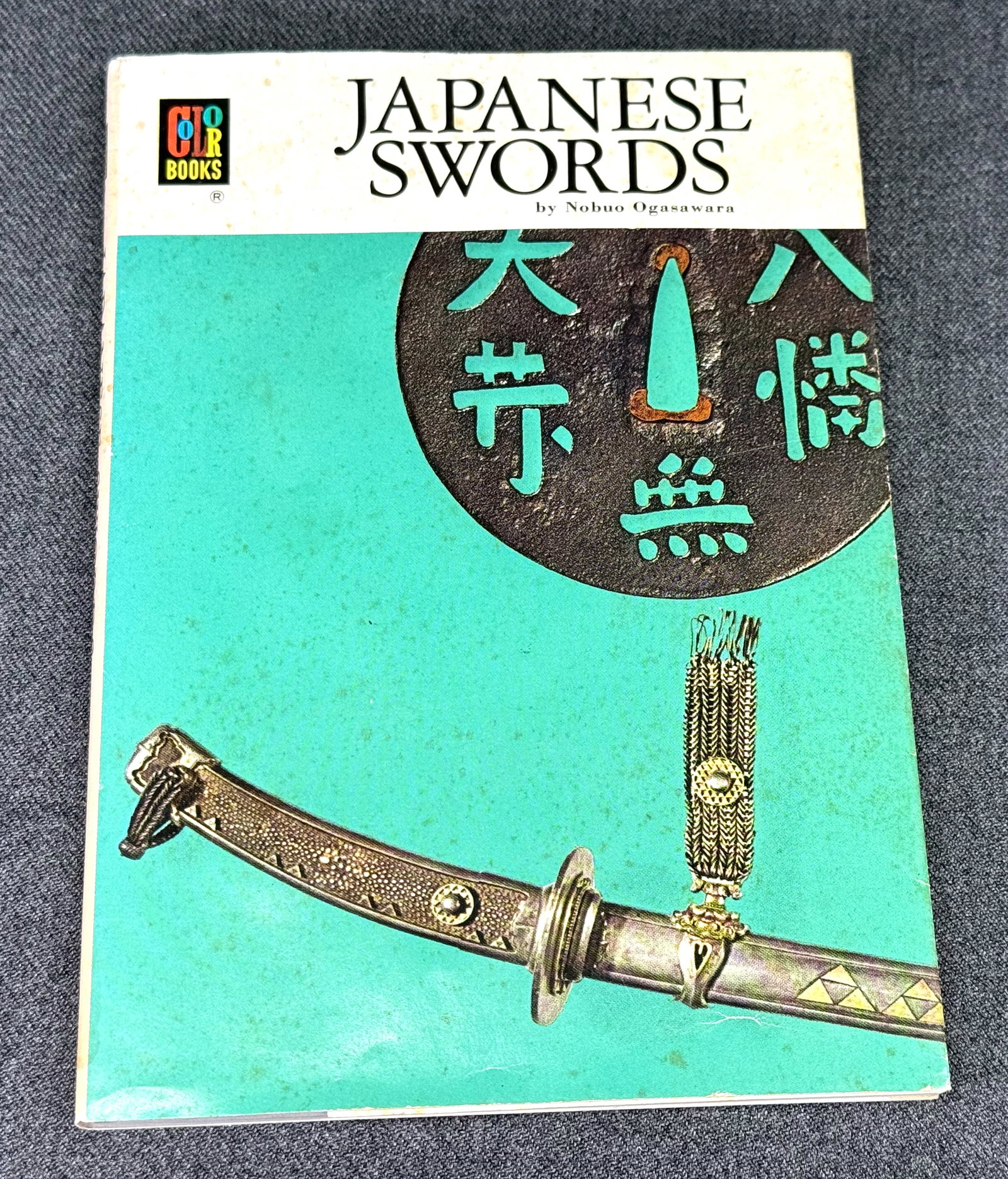 Japanese Swords Color Books Guide Nobuo Ogasawara, 1991. *M: Japanese Swords Color Books Guide Nobuo Ogasawara, 1991. For measures please refer to the pictures taken with a measuring tape. Weight: Grams. IN HOUSE FLAT SHIPPING & HANDLING COST WITHIN ALL THE U.S