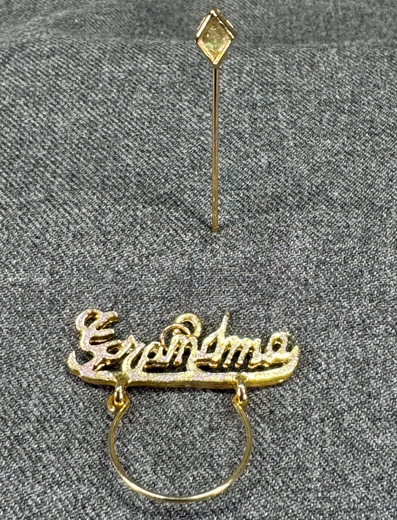 Vintage Cursive "Grandma" Charm Holder Pendant & Stick Pin. *M: Vintage Cursive "Grandma" Charm Holder Pendant & Stick Pin. Glitter enamel Gold-tone metal. For measures please refer to the pictures taken with a measuring tape. Weight: 5 Grams. IN HOUSE FLAT SHIPPI