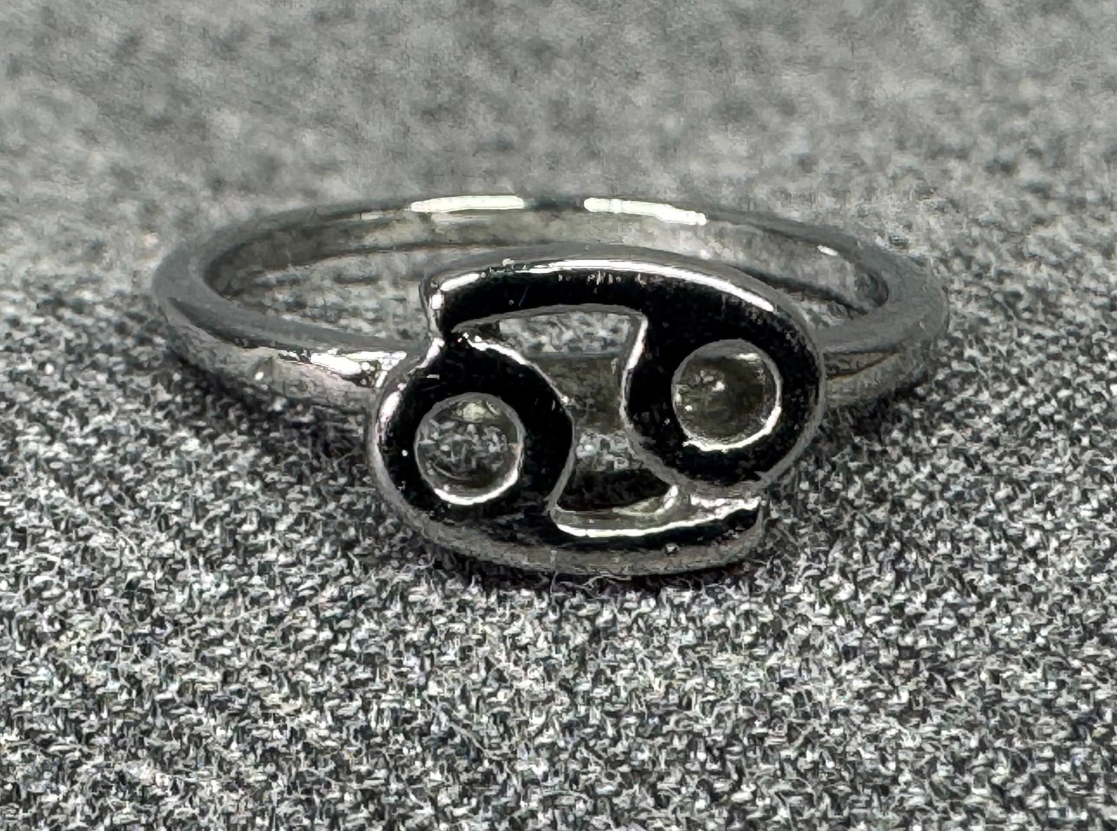Silver-tone Cancer Zodiac Sign Ring. *M: Silver-tone Cancer Zodiac Sign Ring. Unmarked. For measures please refer to the pictures taken with a measuring tape. Weight: 2 Grams. IN HOUSE FLAT SHIPPING & HANDLING COST WITHIN ALL THE U.S. : $7 T