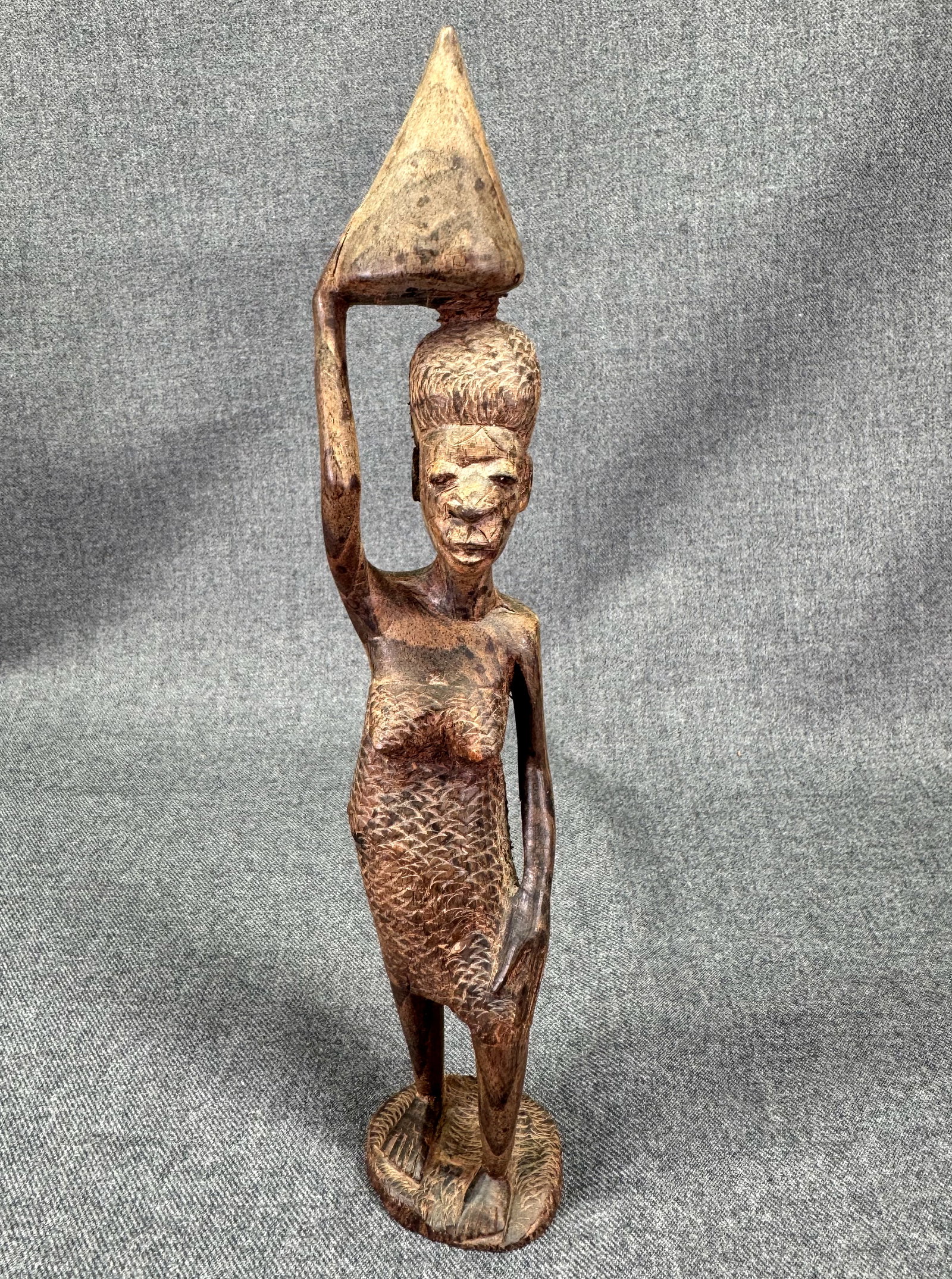 Vintage African South Africa Figure Carved wood. Paper label 1972. *M: Vintage African South Africa Figure Carved wood. Paper label: South Africa 1972. For measures please refer to the pictures taken with a measuring tape. Weight: Grams. IN HOUSE FLAT SHIPPING & HANDLING