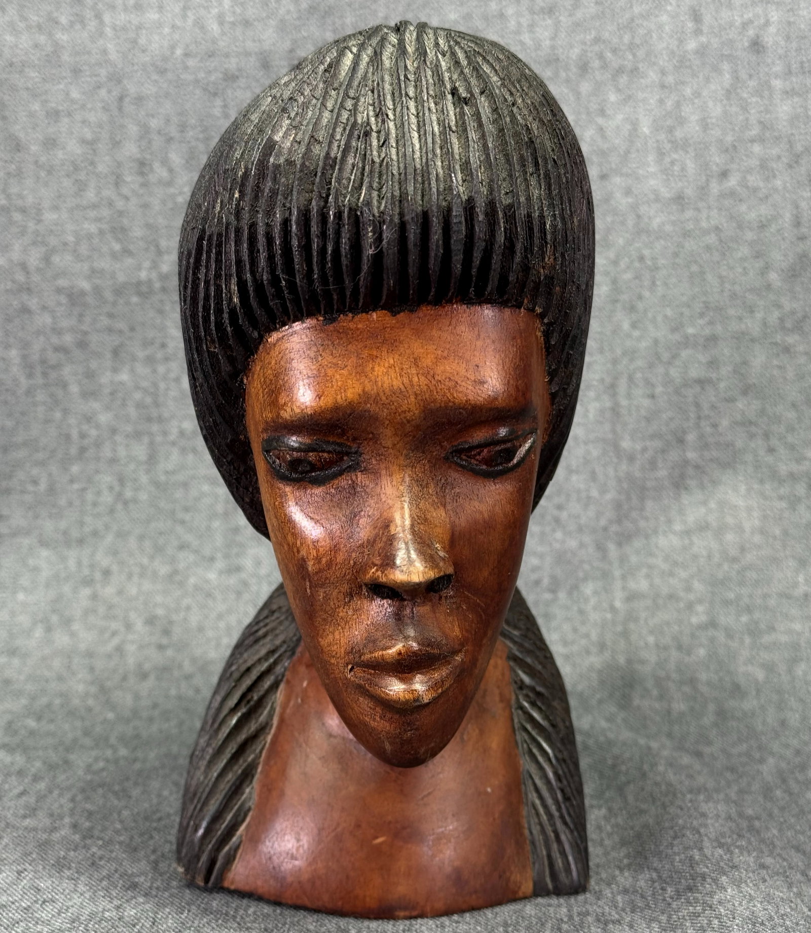 Vintage Jamaica Wood Carving Defects, imperfections, wear. Paper label: 1983. *M: Vintage Jamaica Wood Carving. Paper label: 1983. For measures please refer to the pictures taken with a measuring tape. Weight: Grams. IN HOUSE FLAT SHIPPING & HANDLING COST WITHIN ALL THE U.S. : $10 