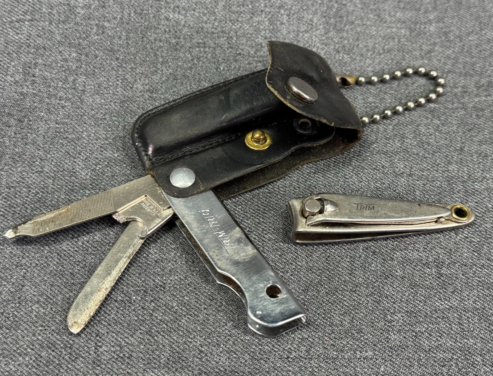 Vintage Trim Trio Stainless Multi-Tool Set with Original Leather Case & Nail Clipper *M: Vintage Trim Trio Stainless Multi-Tool Set with Original Leather Case & Nail Clipper. Marked For measures please refer to the pictures taken with a measuring tape. Weight: Grams. IN HOUSE FLAT SHIPPIN