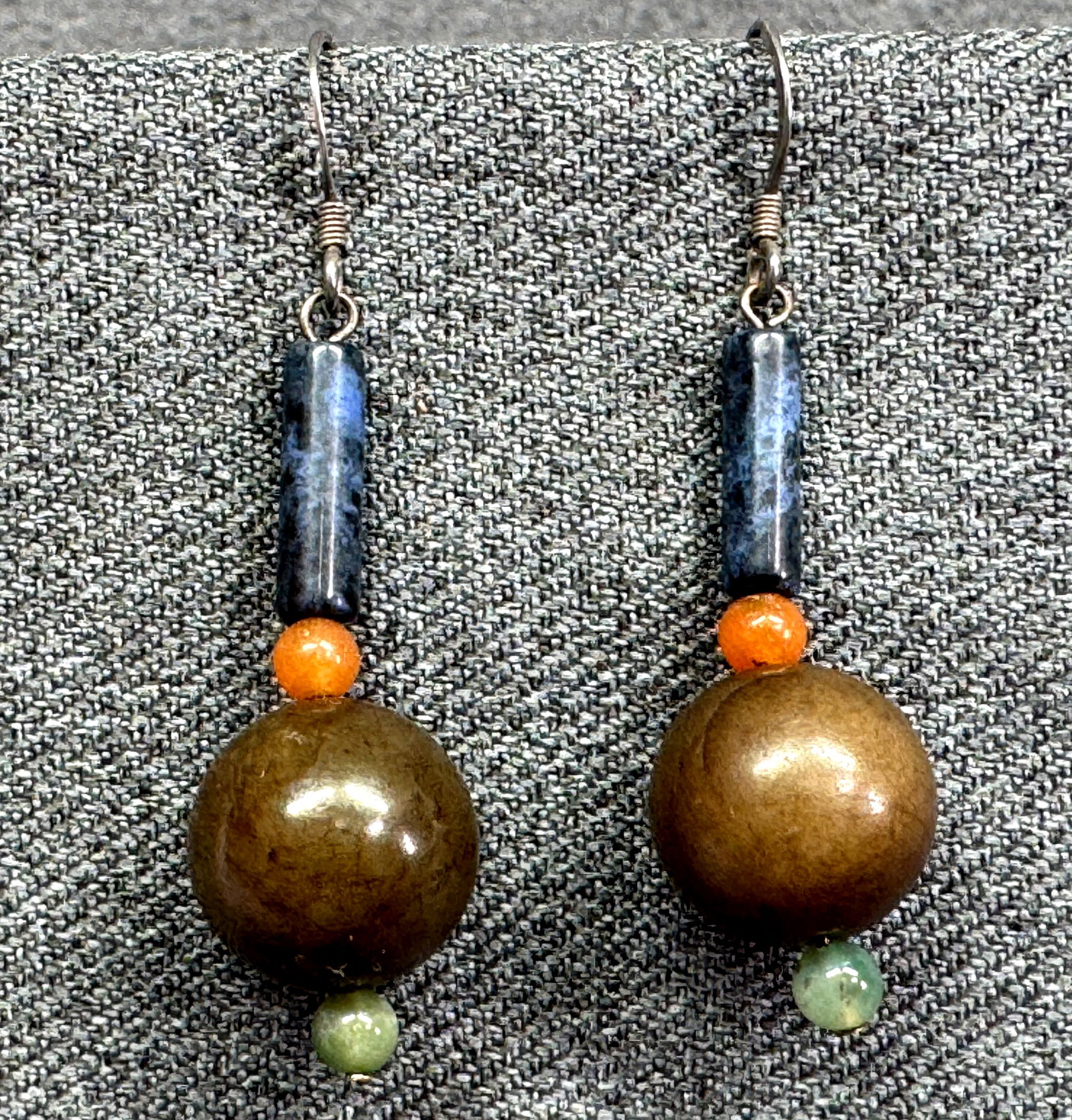 Vintage Artisan Handcrafted Boho Drop Hook Earrings. Sodalite, Jasper, Carnelian, Jade. *h: Vintage Artisan Handcrafted Boho Drop Hook Earrings. Sodalite, Jasper, Carnelian, Jade. Unmarked. For measures please refer to the pictures taken with a measuring tape. Weight: 10 Grams. IN HOUSE FLAT