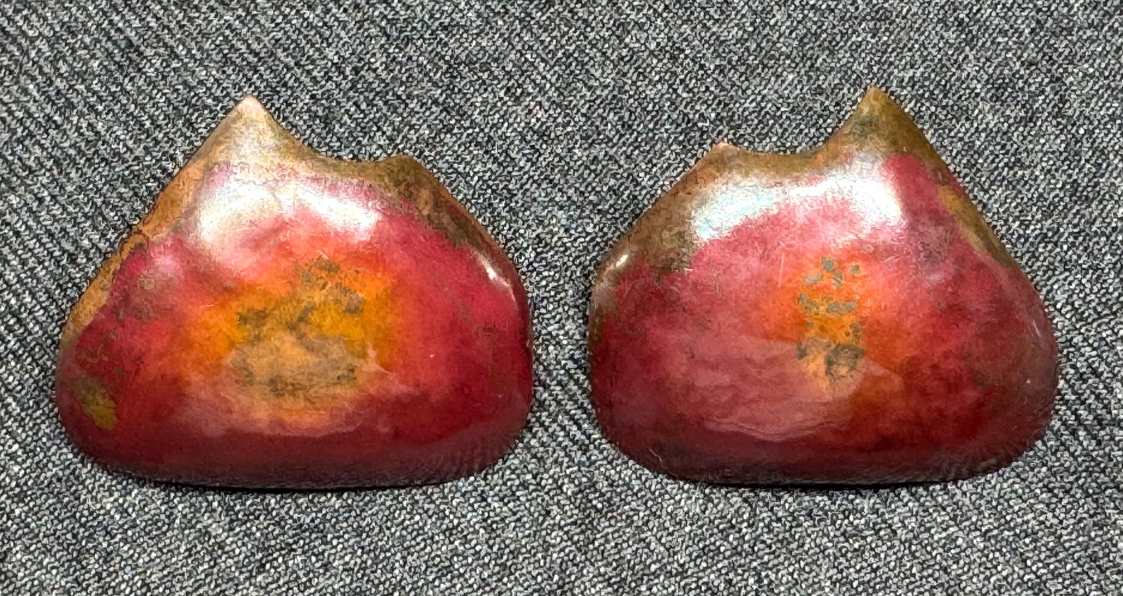 Vintage Sydney Lynch Enamel on Copper Studio Art Post Earrings. *h: Vintage 1980/1990s Sydney Lynch Enamel on Copper Studio Art Post Earrings. Signed. For measures please refer to the pictures taken with a measuring tape. Weight: 8 Grams. IN HOUSE FLAT SHIPPING & HAND
