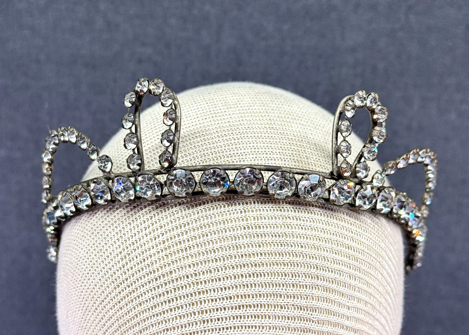 Antique Art Deco Prong-Set Clear Crystals Tiara. Silver-toned. *h: Antique Art Deco Prong-Set Clear Crystals Tiara. Silver-toned. Fastening Loops.Unmarked. For measures please refer to the pictures taken with a measuring tape. Weight: 48 Grams. IN HOUSE FLAT SHIPPING