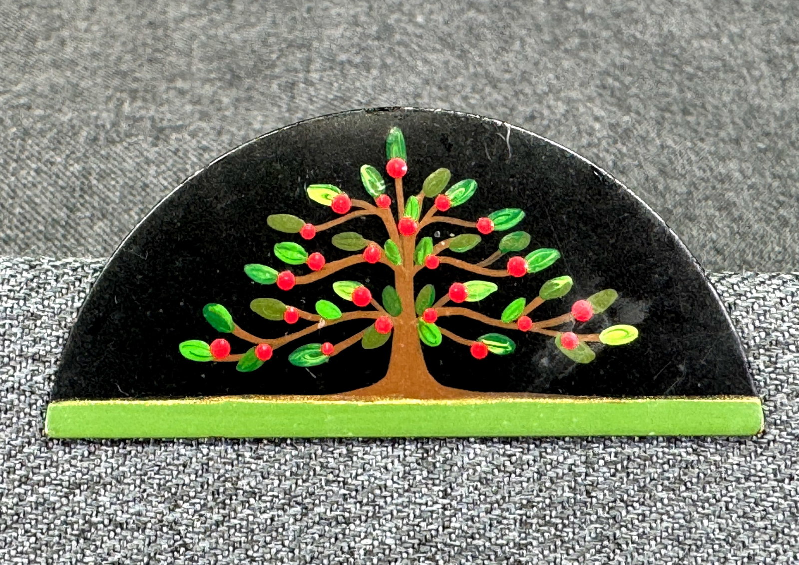 Vintage 1994 Folk Art Tree of Life Brooch Pin. Hand-Painted Metal . *h: Vintage 1994 Folk Art Tree of Life Brooch Pin. Hand-Painted Metal . Signed and dated. For measures please refer to the pictures taken with a measuring tape. Weight: 9 Grams. IN HOUSE FLAT SHIPPING & H