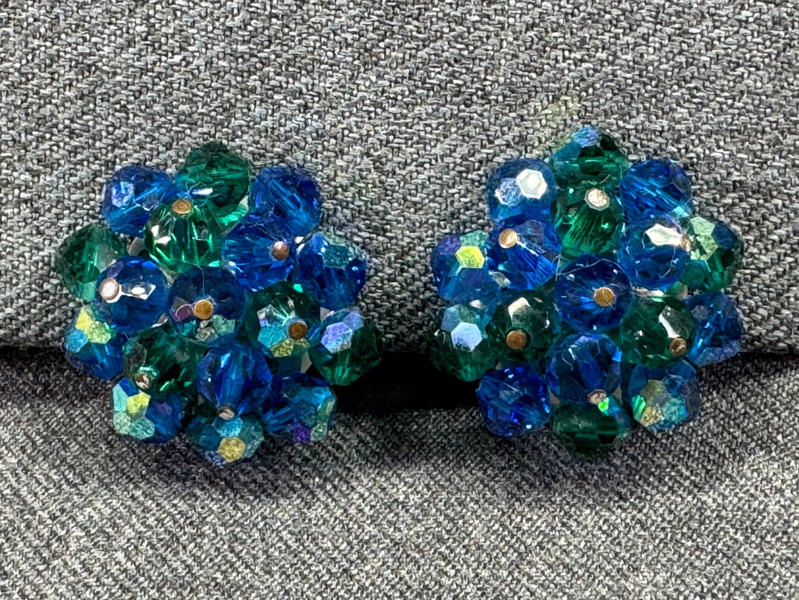 Vintage Laguna Mid Century Crystals Cluster Dome Clip On Earrings. AB Peacock & Blue. *J: Vintage Laguna Mid Century Crystals Cluster Dome Clip On Earrings. AB Peacock & Blue.Silver-tone. Marked. For measures please refer to the pictures taken with a measuring tape. Weight: 16 Grams. IN HO
