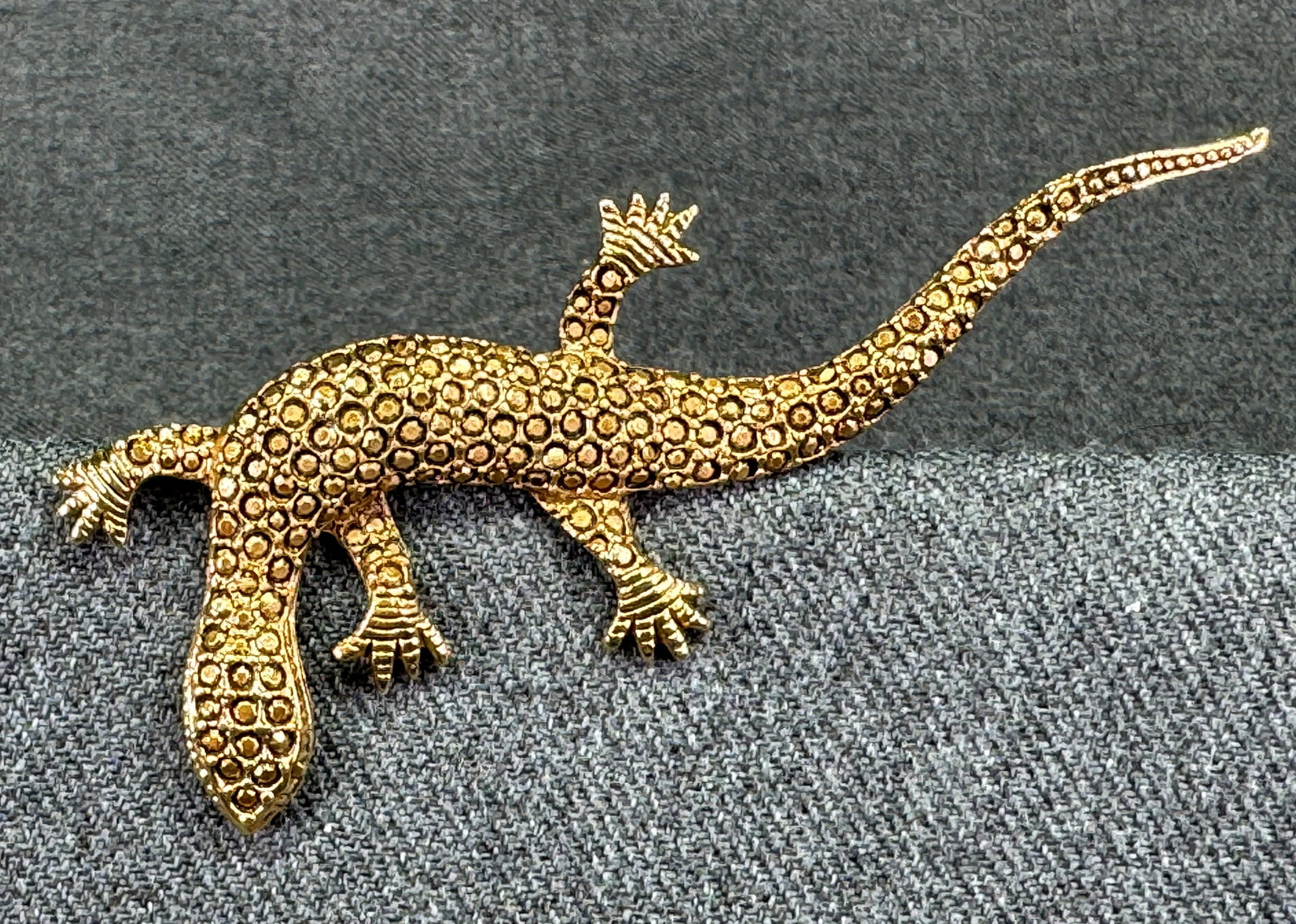 Vintage Lizard / Gecko Large Brooch Pin. Marcasite-Style Studded Texture Gold-tone. *f (1 of 4)