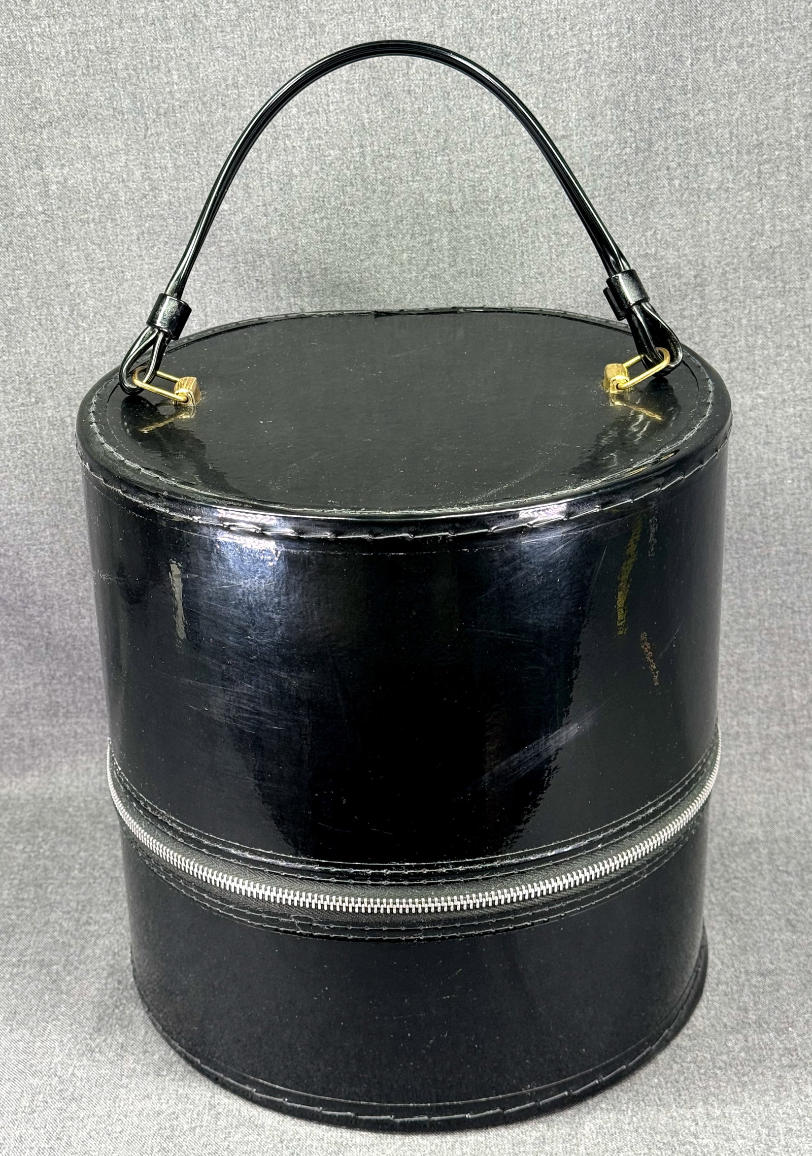 Vintage Mid-Century Black Patent Vinyl Hat & Wig Box Travel Case Bag. *L: Vintage Mid-Century Black Patent Vinyl Hat & Wig Box Travel Case Bag. Unmarked. For measures please refer to the pictures taken with a measuring tape. IN HOUSE FLAT SHIPPING & HANDLING COST WITHIN ALL
