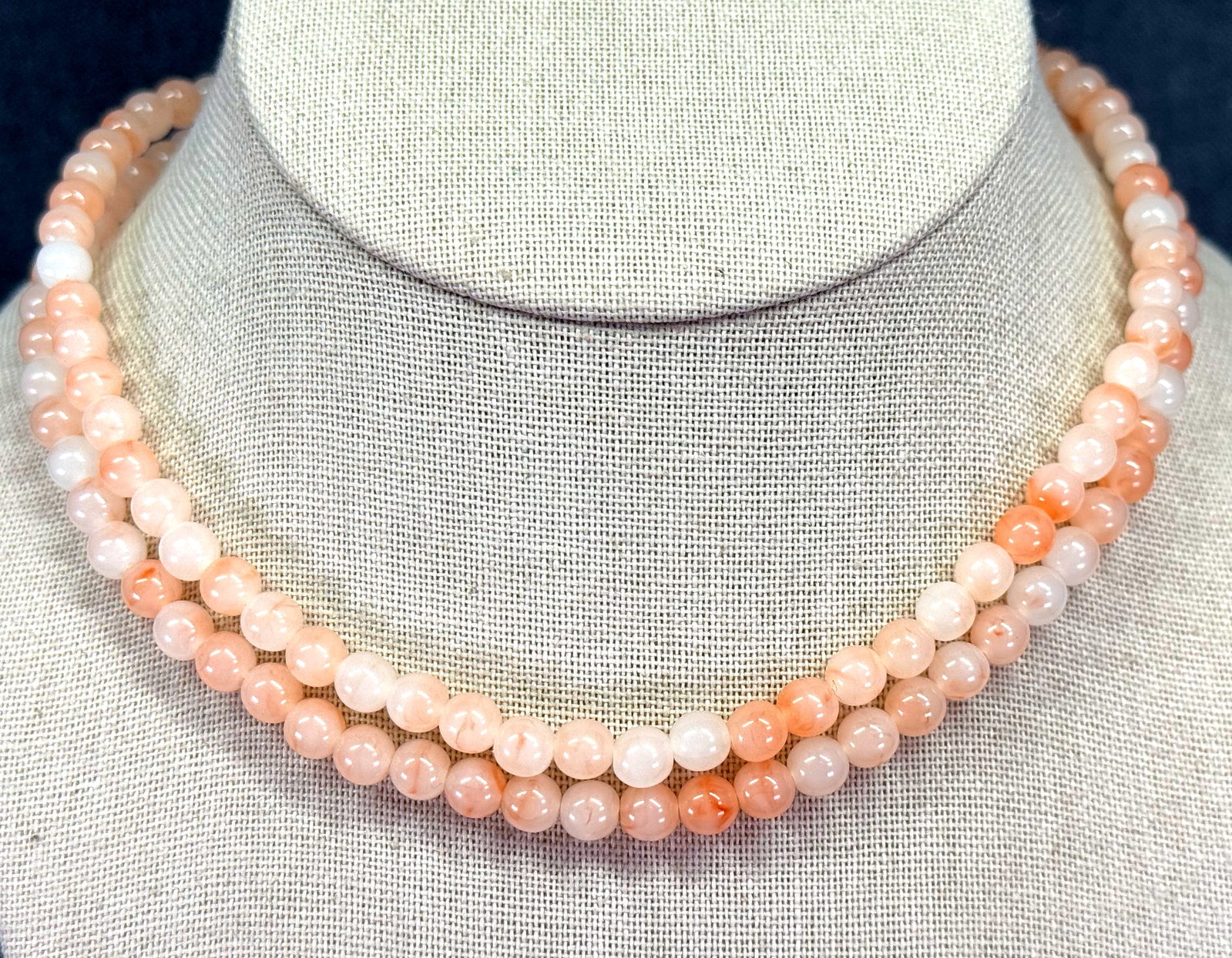 Vintage Double Strand Peach Rose Acrylic Bead Necklace . Jeweled Gold-tone toggle clasp. *L: Vintage Double Strand Peach Rose Acrylic Bead Necklace . Jeweled Gold-tone toggle clasp. Unmarked. For measures please refer to the pictures taken with a measuring tape. Weight: 28 Grams. IN HOUSE FLA