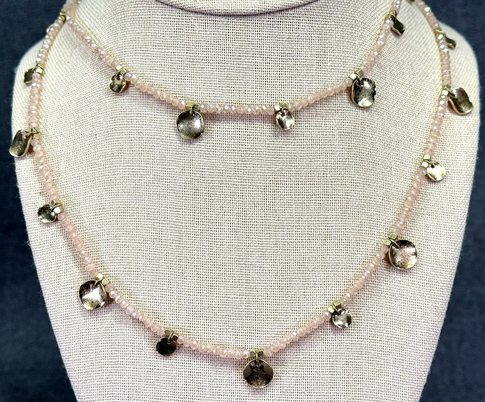 Flapper Style Iridescent Rose Crystal Beaded Necklace w/ Gold-Tone Disks. *L: Flapper Style Iridescent Rose Crystal Beaded Necklace w/ Gold-Tone Metal Disks. Unmarked. For measures please refer to the pictures taken with a measuring tape. Weight: 13 Grams. IN HOUSE FLAT SHIPPIN