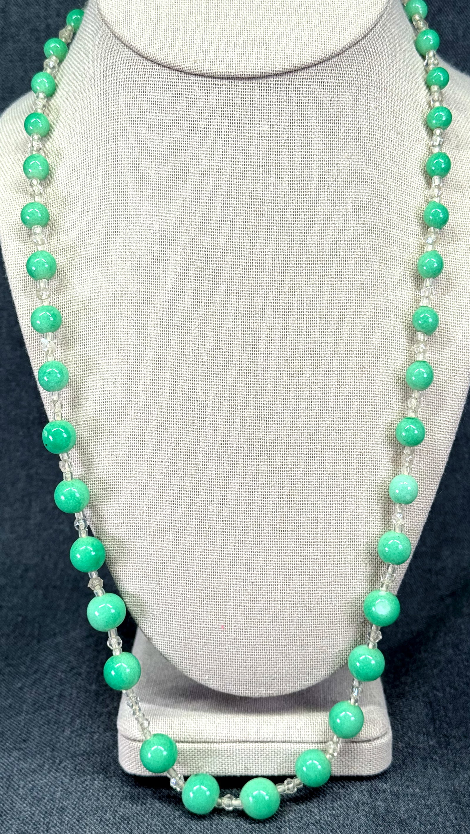Antique Art Deco Czech peking green & clear glass beads graduated necklace. *d: Antique Art Deco Czech peking green & clear glass beads graduated necklace. Unmarked. For measures please refer to the pictures taken with a measuring tape. Weight: 44 Grams IN HOUSE FLAT SHIPPING & H