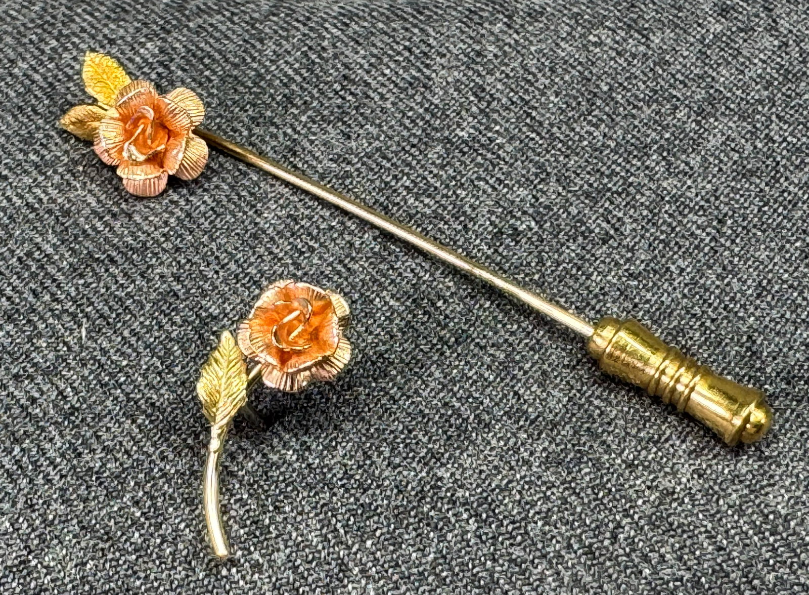 Vintage Krementz Rose/Yellow Gold-Filled Flower Stick & lapel Pin. *h: Vintage Krementz Rose/Yellow Gold-Filled Flower Stick & lapel Pin. Stick pin is marked, Lapin pin is unmarked. For measures please refer to the pictures taken with a measuring tape. Weight: 4 Grams. I