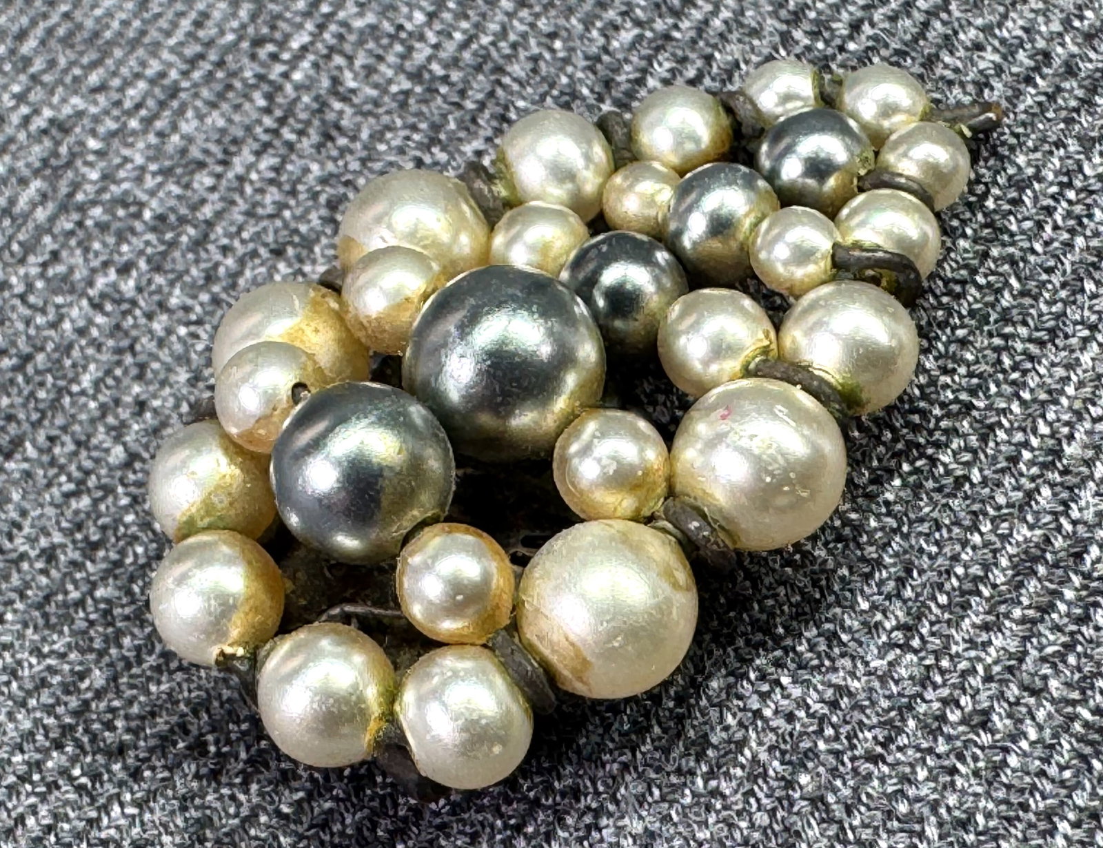Vintage French Louis Rousselet single earring. Marked France: Vintage French Louis Rousselet single earring. Pearly beads silver-toned filigree metal. Marked France. For measures please refer to the pictures taken with a measuring tape. Weight: 11 Grams. IN HOUS