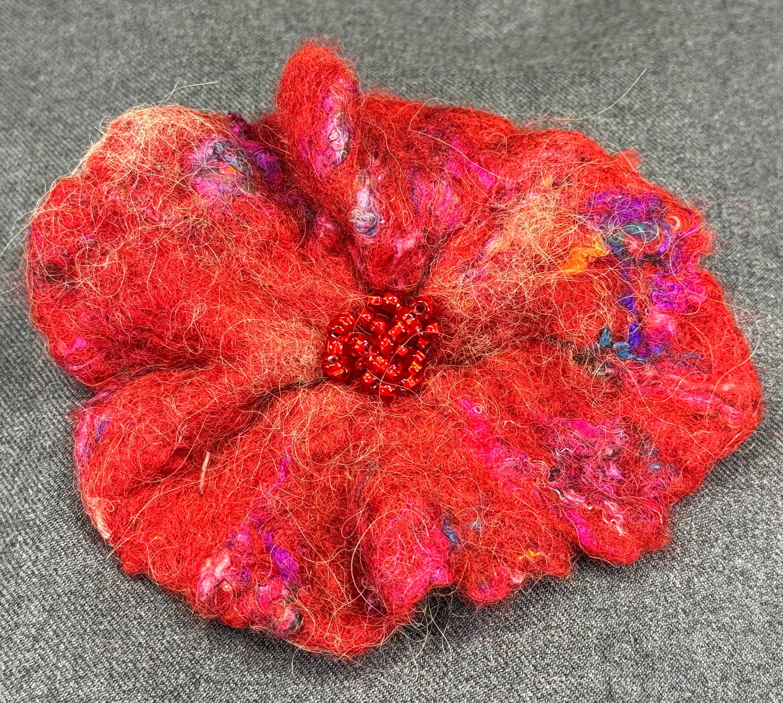 Artist Handmade Huge Poppy Flower Brooch Pin. Wet-Felted Wool, Glass Beads. *f: Artist Handmade Huge Poppy Flower Brooch Pin. Wet-Felted Wool, Glass Beads. Unmarked. For measures please refer to the pictures taken with a measuring tape. Weight: 11 Grams. IN HOUSE FLAT SHIPPING & 