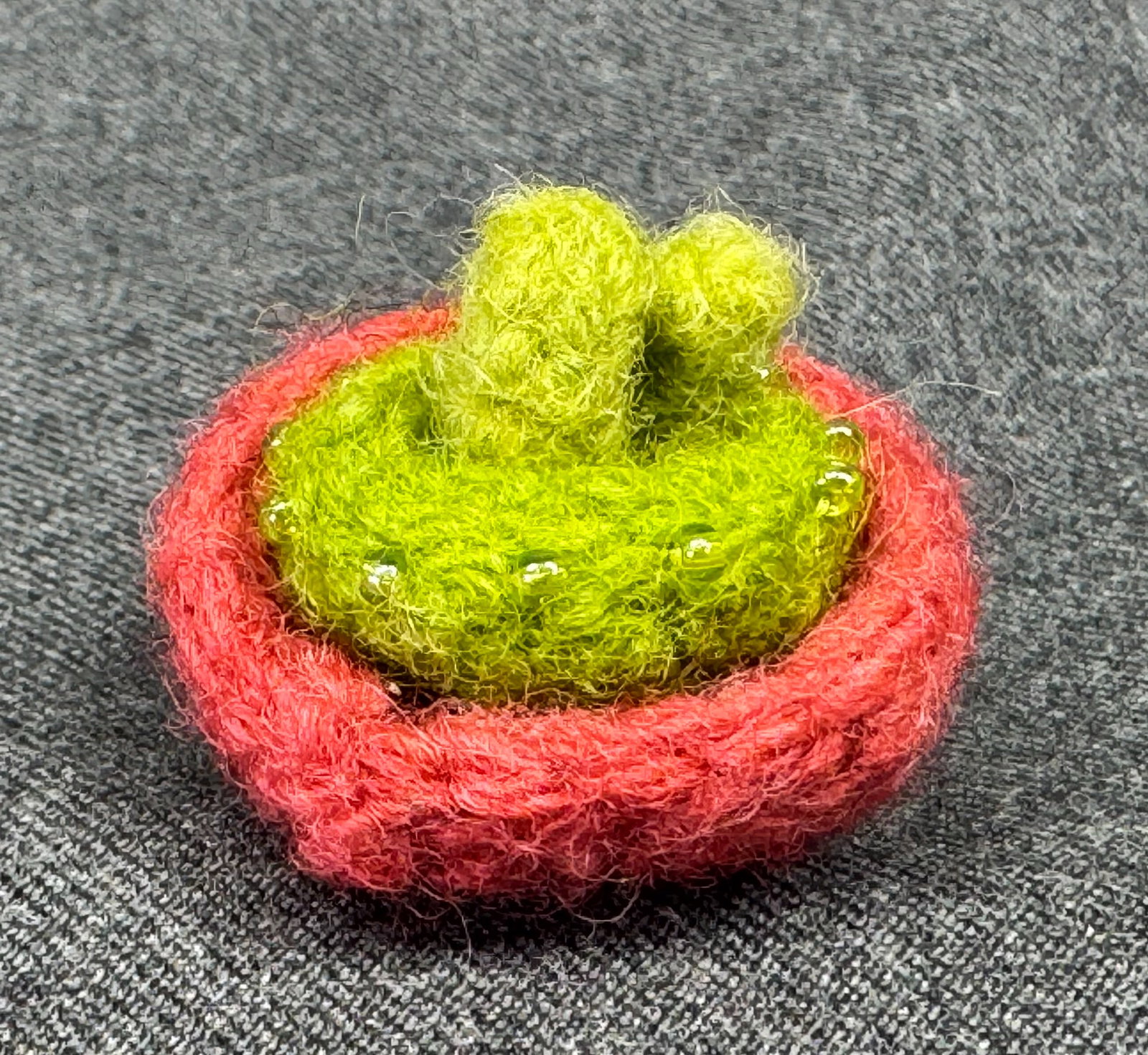 Artist Handmade Miniature Succulent / Cactus Brooch Pin. Needle Wool, Gass Beads. *f: Artist Handmade Miniature Succulent / Cactus Brooch Pin. Needle Wool, Glass Beads. . Unmarked. For measures please refer to the pictures taken with a measuring tape. Weight: 11 Grams. IN HOUSE FLAT SH