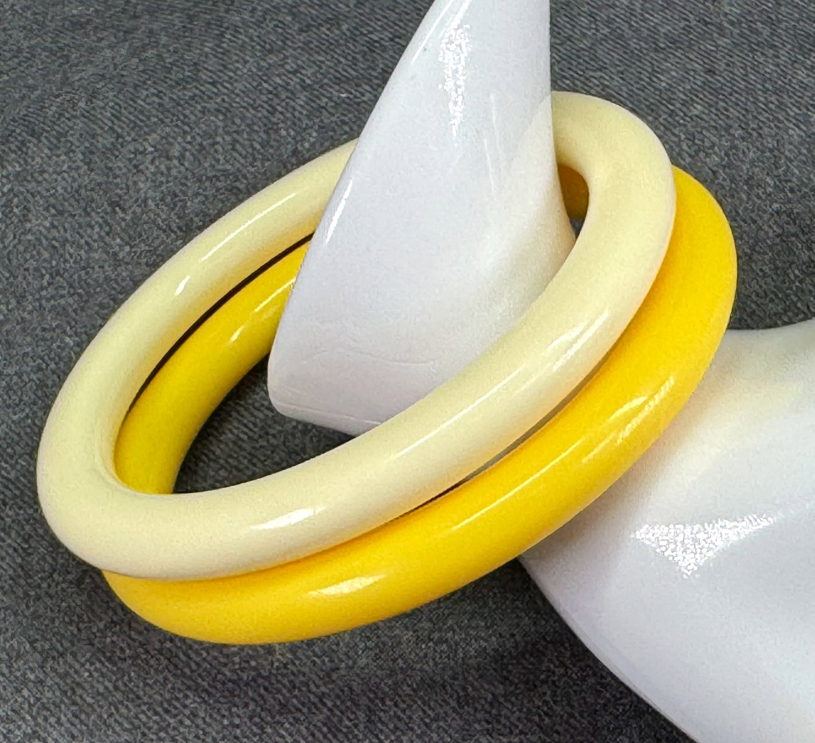 Vintage Mid-Century Vintage Plastic Bangles Bracelets. Yellow Creamy Set. *J: Vintage Mid-Century Vintage Plastic Bangles Bracelets. Yellow and Creamy Set. Unmarked. For measures please refer to the pictures taken with a measuring tape. Weight: 42 Grams. IN HOUSE FLAT SHIPPING 