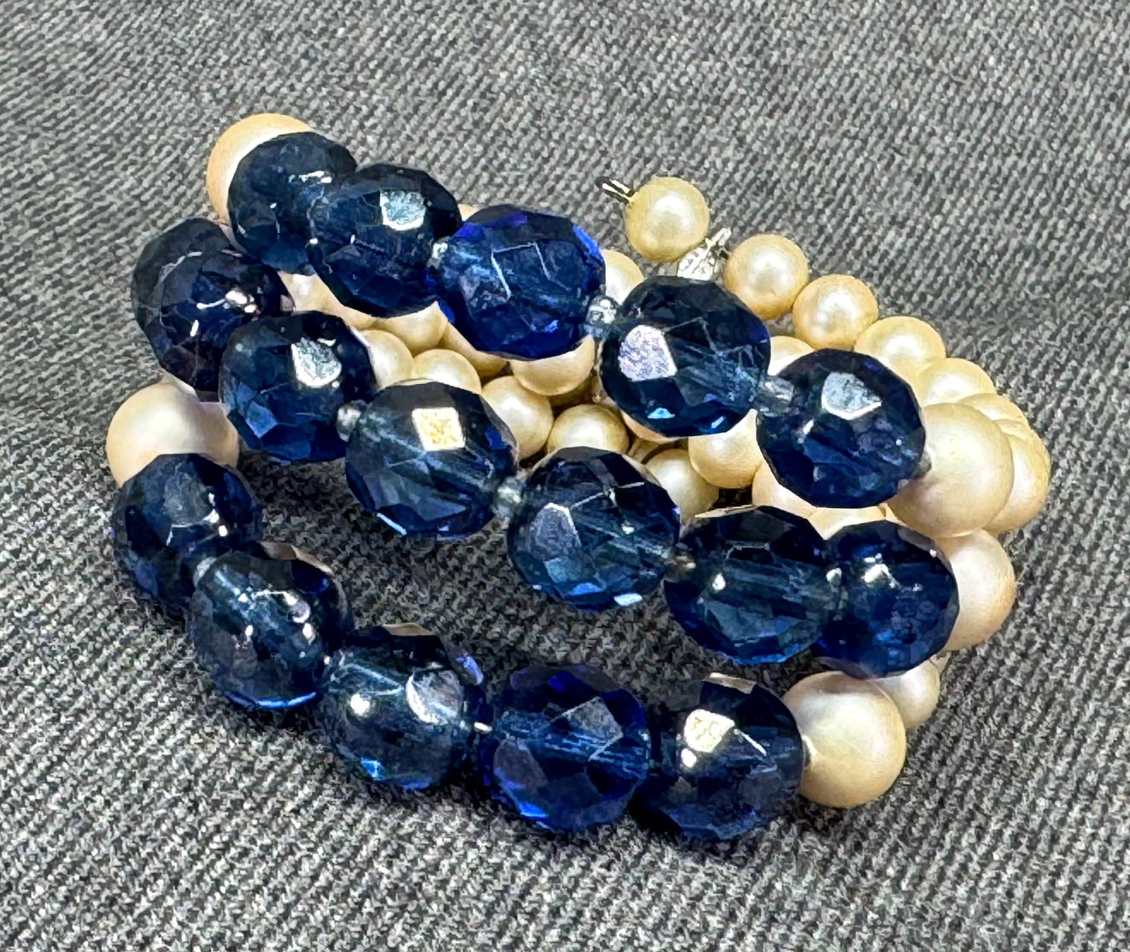 Vintage blue faceted crystal & pearly beads wired wrap bracelet . V: IN HOUSE FLAT SHIPPING & HANDLING COST WITHIN ALL THE U.S. : 7 To bypass LiveShipping, and use our In-House shipping service for 7 or shipping combined for multiple lots, please select “Arrange 