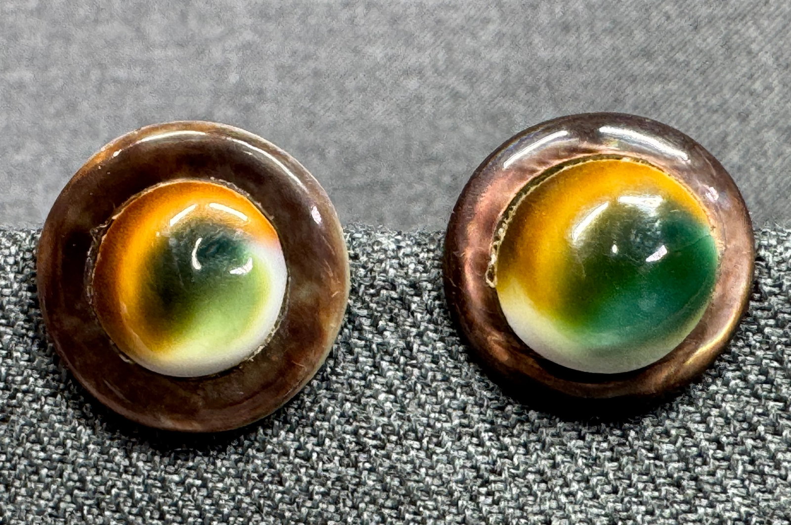 Vintage operculum (cat's eye) brownish mother of pearl setting clip earrings: IN HOUSE FLAT SHIPPING & HANDLING COST WITHIN ALL THE U.S. : 7. To bypass LiveShipping, and use our In-House shipping service for 7 or shipping combined for multiple lots, please select “Arrange