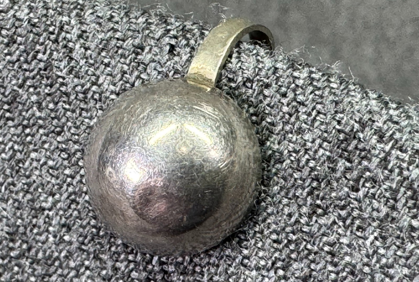 Vintage Mexico CMR Plata sterling silver half bead screw back single earring. #B: Vintage Mexico CMR Plata sterling silver half bead screw back single earring. Marked. CMR Plata 925 and Hard to read marks. For measures please refer to the pictures taken with a measuring tape. Weigh