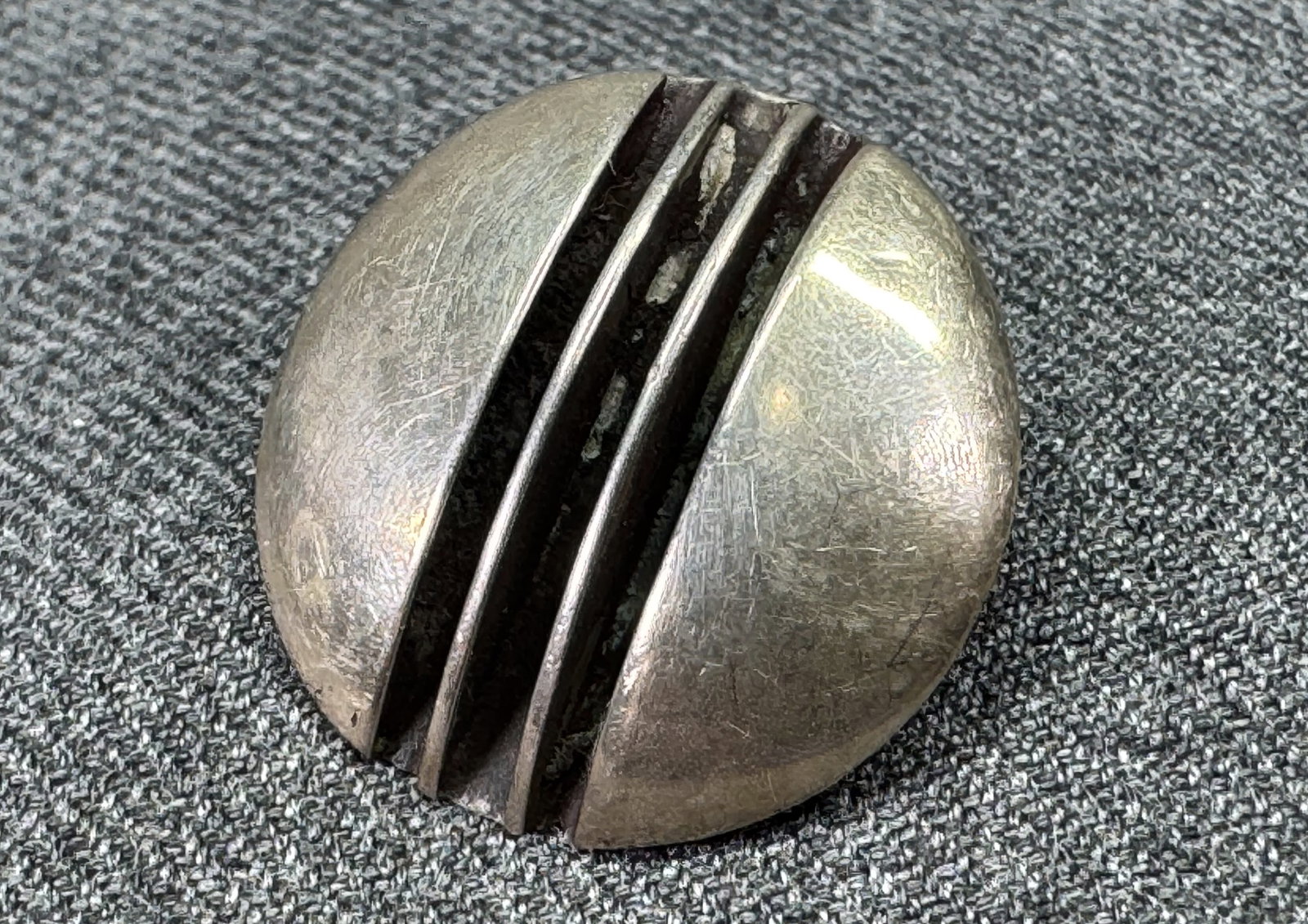 Vintage Niello straps dome sterling silver single stud earring #B: Vintage Niello straps dome sterling silver single stud earring . Marked sterling. For measures please refer to the pictures taken with a measuring tape. Weight: 3.55 Grams. IN HOUSE FLAT SHIPPING & HA