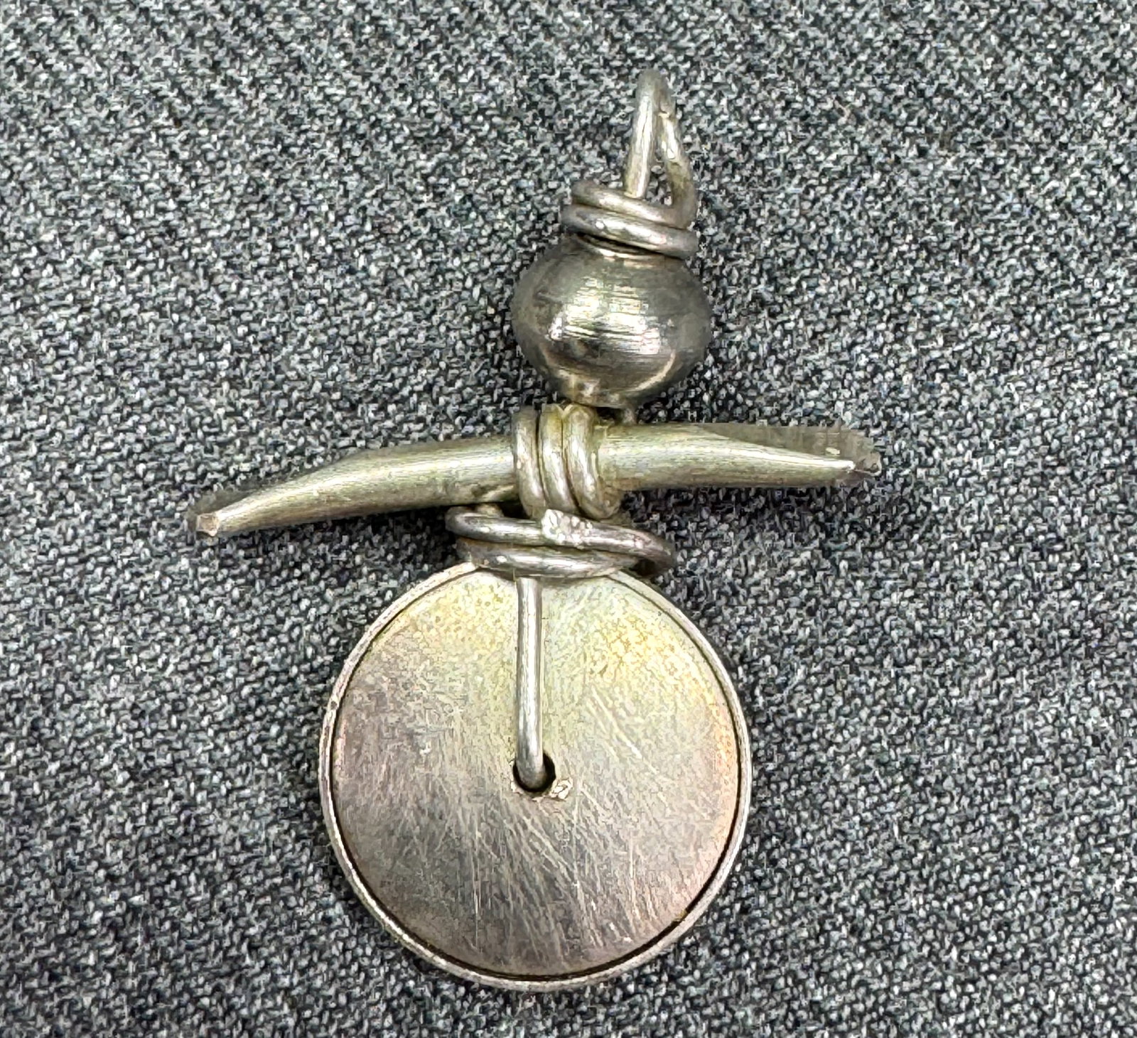 Vintage Laura Tanner sterling silver snow man pendant. *L: Vintage Laura Tanner sterling silver snow man pendant. Unmarked For measures please refer to the pictures taken with a measuring tape. Weight: 7 Grams. IN HOUSE FLAT SHIPPING & HANDLING COST WITHIN AL
