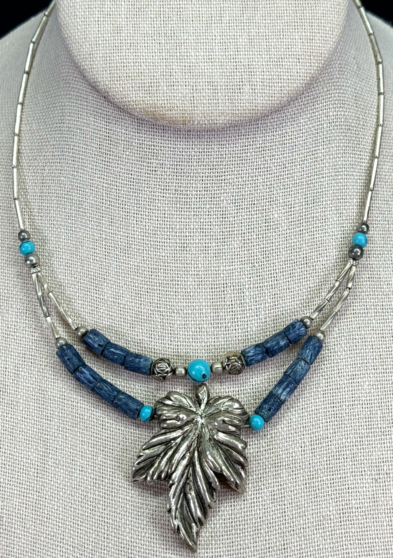Vintage Southwestern style sponge coral heishi, howlite liquid silver bead, plastic leaf necklace: IN HOUSE FLAT SHIPPING & HANDLING COST WITHIN ALL THE U.S. : 7 To bypass LiveShipping, and use our In-House shipping service for 7 or shipping combined for multiple lots, please select “Arrange 