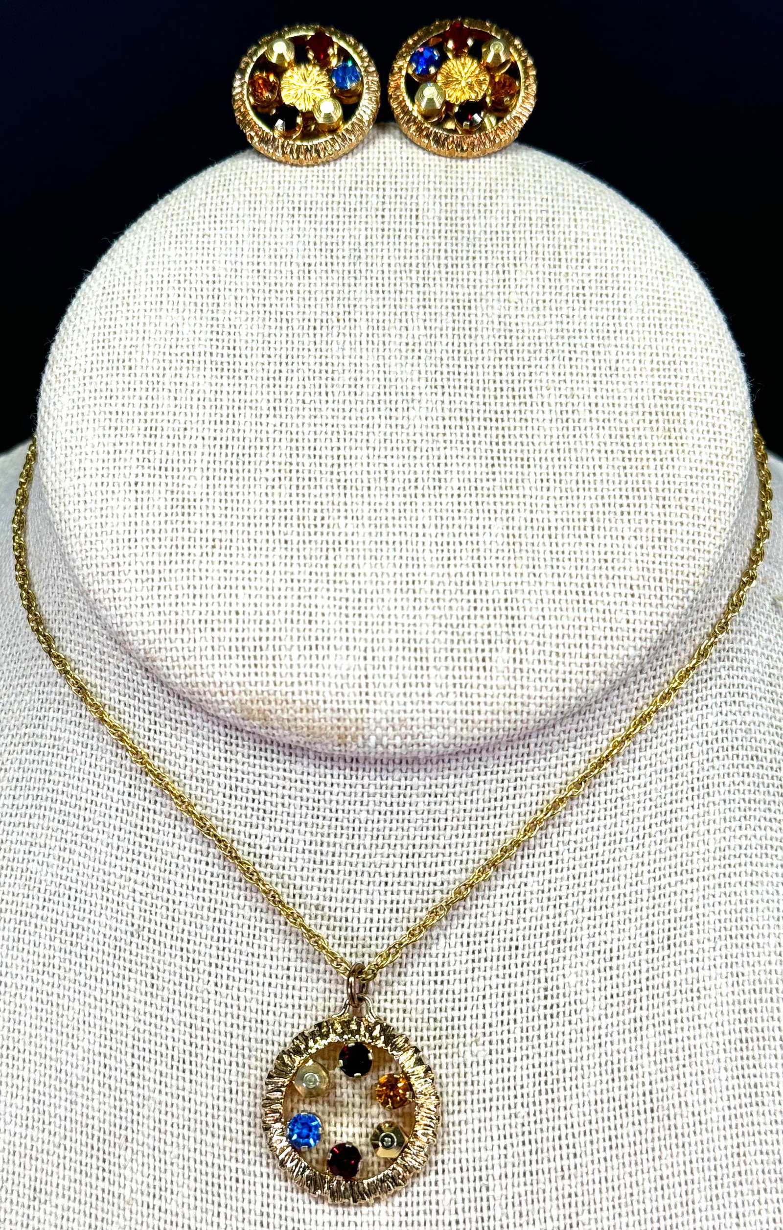 Vintage Anson color crystals goldtone metal pendant with chain necklace and screw back earrings.: IN HOUSE FLAT SHIPPING & HANDLING COST WITHIN ALL THE U.S. : 7 To bypass LiveShipping, and use our In-House shipping service for 7 or shipping combined for multiple lots, please select “Arrange 