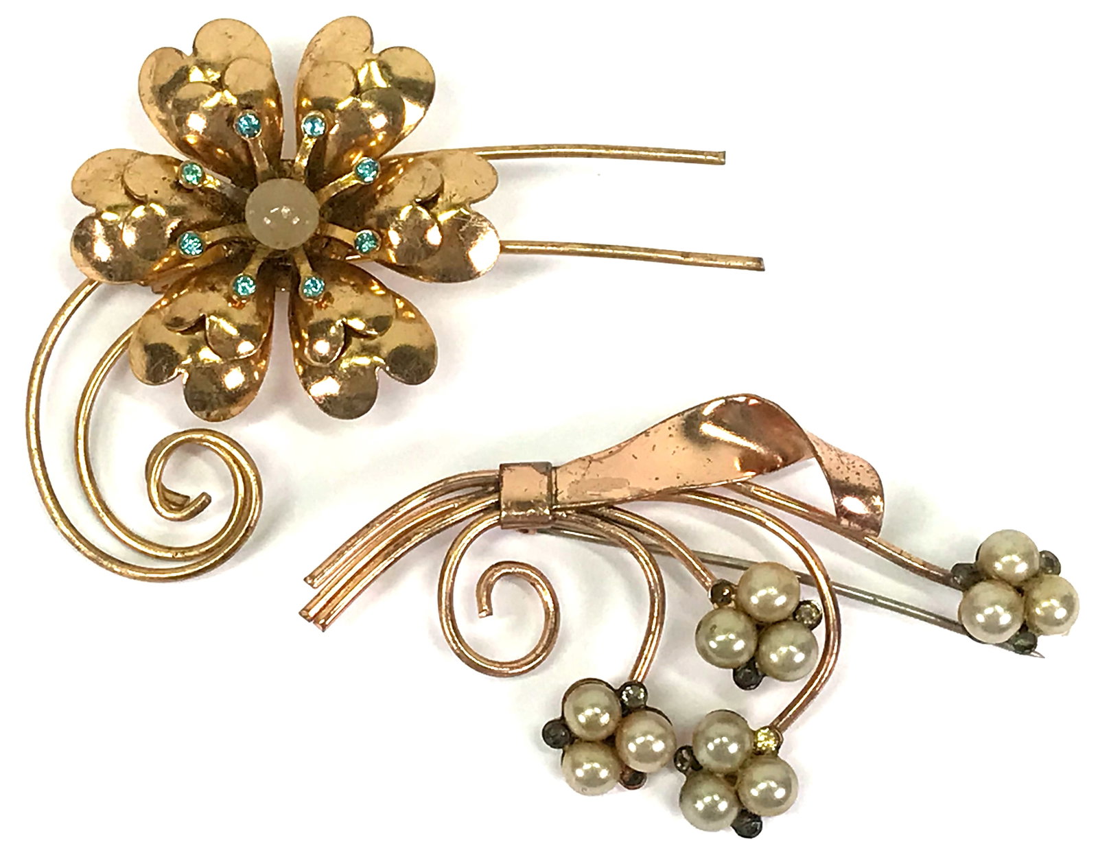 Vintage 40s jeweled goldtone metal flower pin brooches.: IN HOUSE FLAT SHIPPING & HANDLING COST WITHIN ALL THE U.S. : 7 To bypass LiveShipping, and use our In-House shipping service for 7 or shipping combined for multiple lots, please select “Arrange 