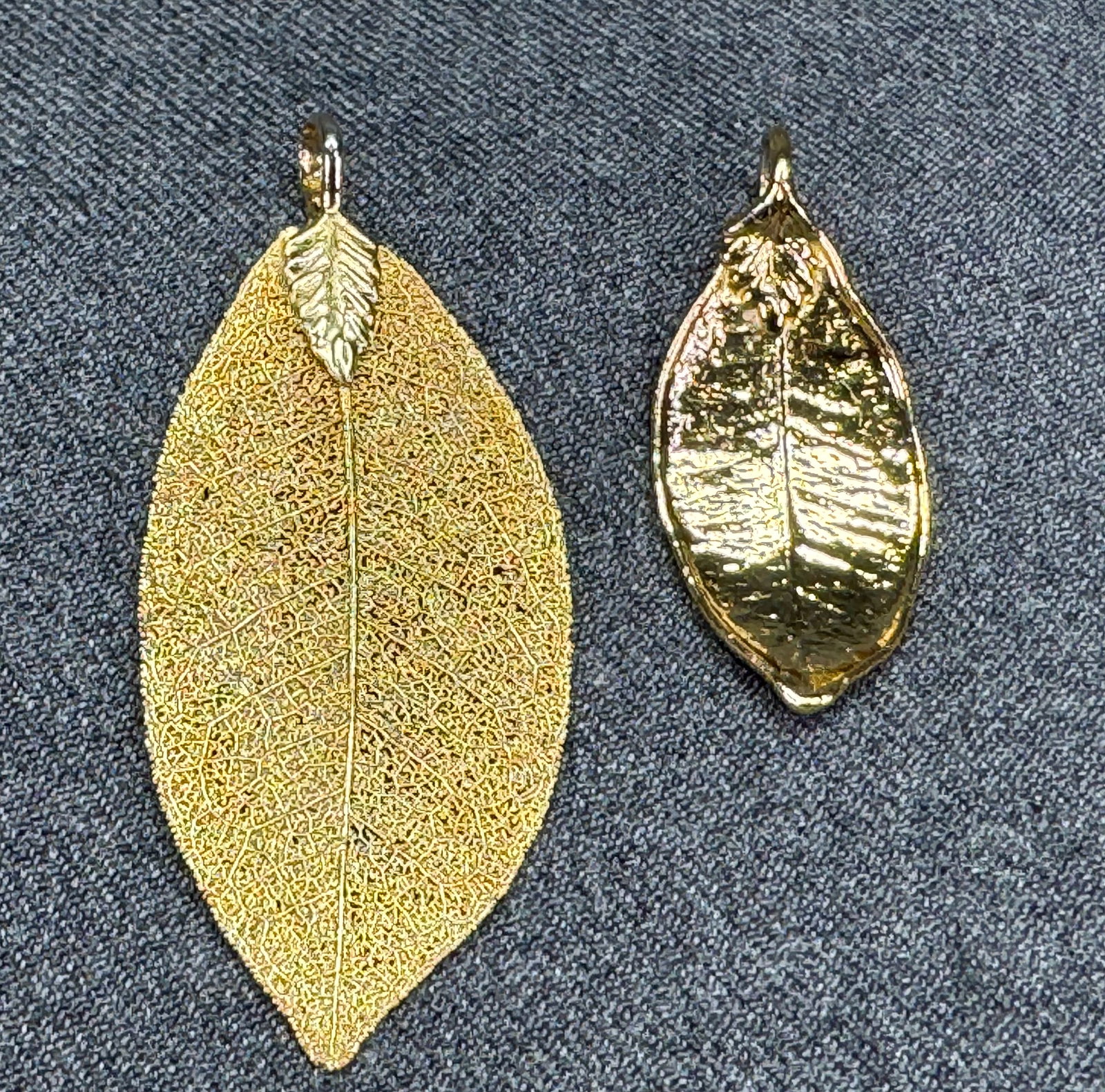 Vintage assorted gold-dipped skeleton leaf pendants. Lot of 2. *f: Vintage assorted gold-dipped skeleton leaf pendants. Lot of 2. Unmarked. For measures please refer to the pictures taken with a measuring tape. Weight: 4 Grams. IN HOUSE FLAT SHIPPING & HANDLING COST 