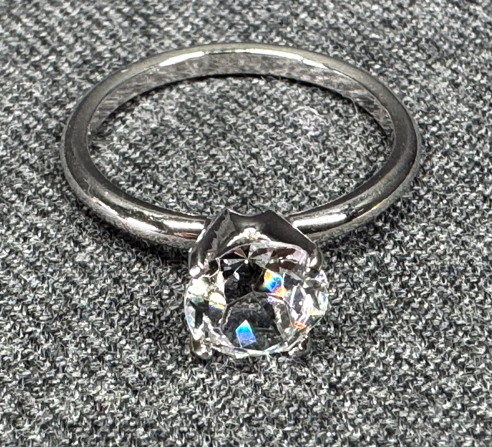 Vintage Uncas crystal silvertone metal solitaire ring Size 7: IN HOUSE FLAT SHIPPING & HANDLING COST WITHIN ALL THE U.S. : 7 To bypass LiveShipping, and use our In-House shipping service for 7 or shipping combined for multiple lots, please select “Arrange 