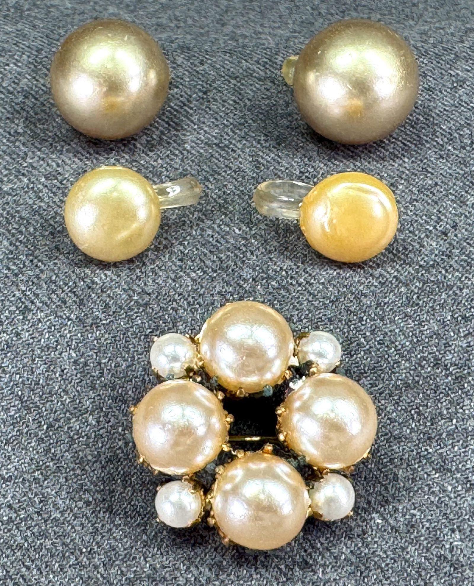Vintage pearly beads goldtone metal pin brooch & 2 pairs of celluloid clip earrings: IN HOUSE FLAT SHIPPING & HANDLING COST WITHIN ALL THE U.S. : 7 To bypass LiveShipping, and use our In-House shipping service for 7 or shipping combined for multiple lots, please select “Arrange 