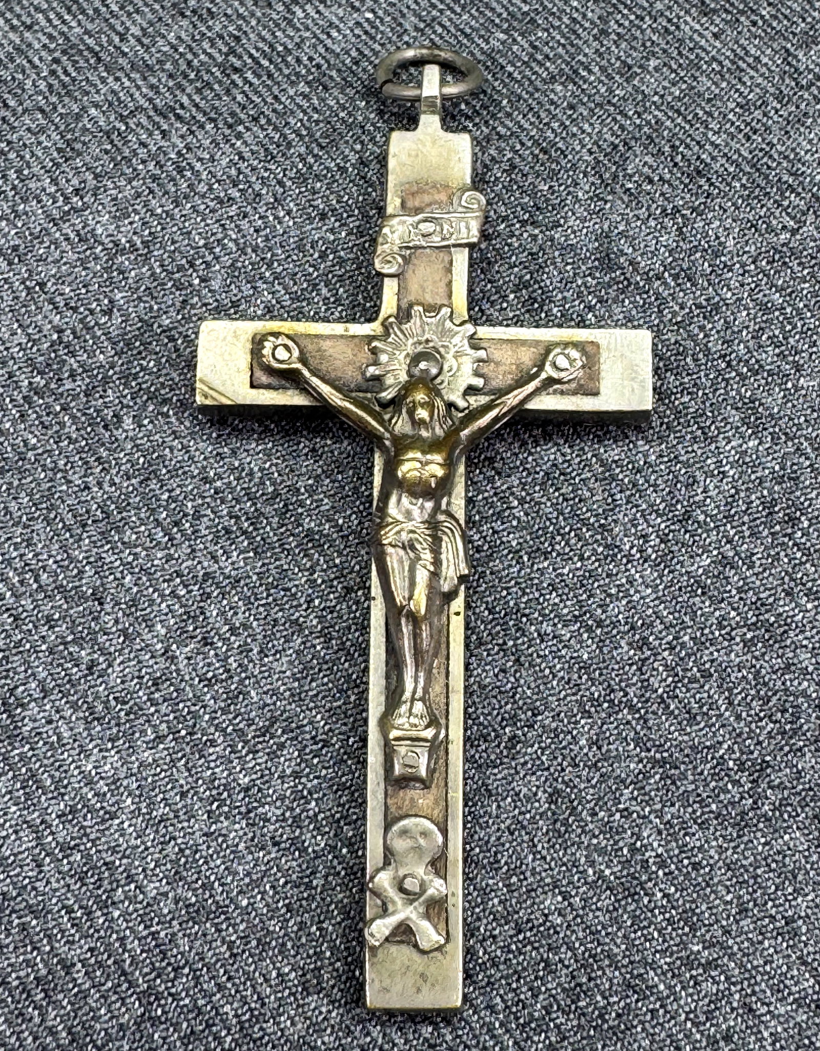 Antique Ebony & Brass Pectoral Crucifix . With Skull and Crossbones. 3 Inches. *h: Antique Ebony & Brass Pectoral Crucifix . With Skull and Crossbones. 5 Inches. For measures please refer to the pictures taken with a measuring tape. Weight: 16 Grams. IN HOUSE FLAT SHIPPING & HANDLIN