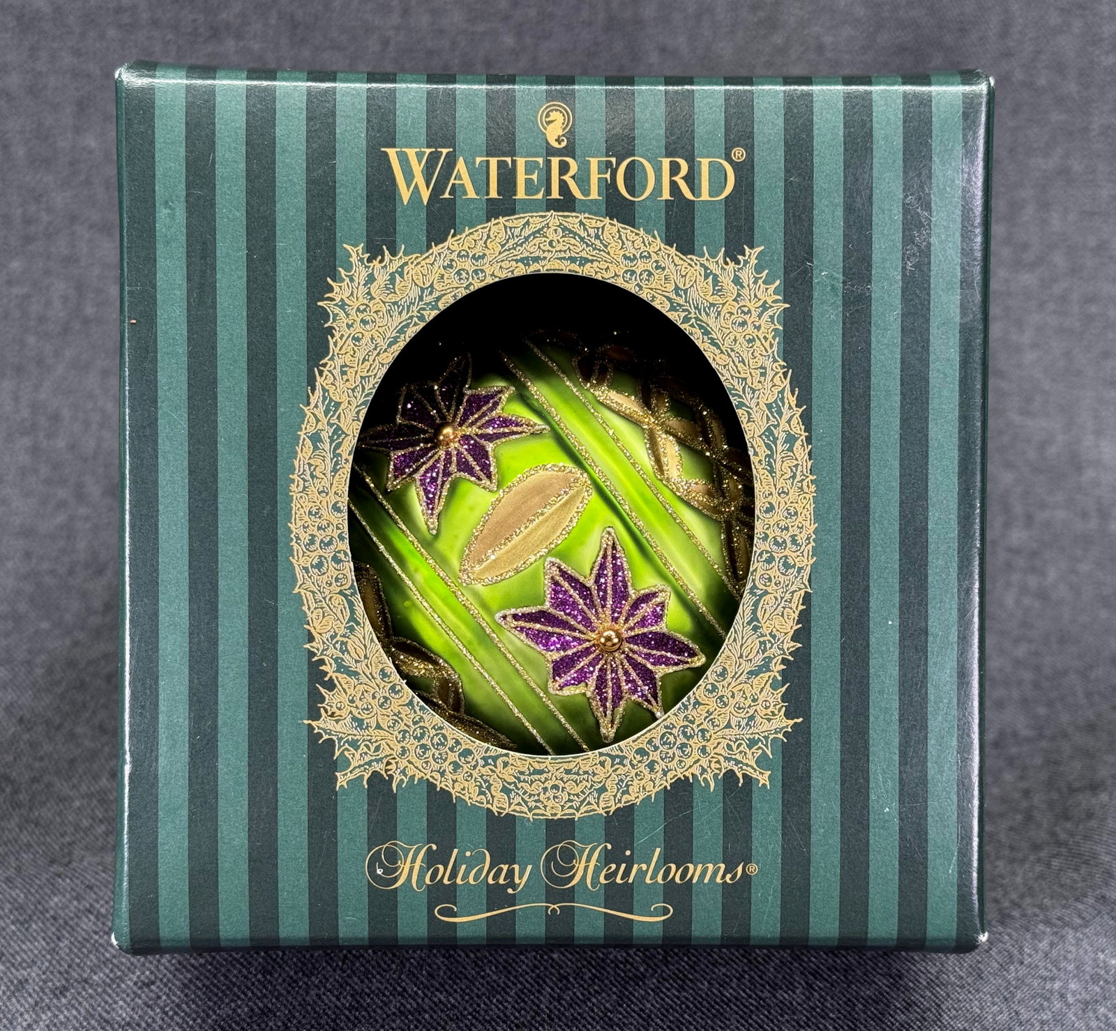 Vintage Waterford Christmas Ornament Holiday Heirlooms Imperial Araglin ball in box. *f: Vintage 2003/2004 Waterford Christmas Ornament Holiday Heirlooms collection Imperial Araglin ball in box. For measures please refer to the pictures taken with a measuring tape. Weight: 90 Grams. IN HO