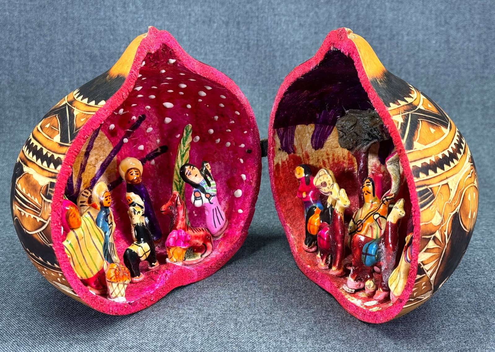 Vintage Big Peruvian Hand Carved Nativity Gourd Diroama Mate Burilado Retablo. *L (1 of 12)
