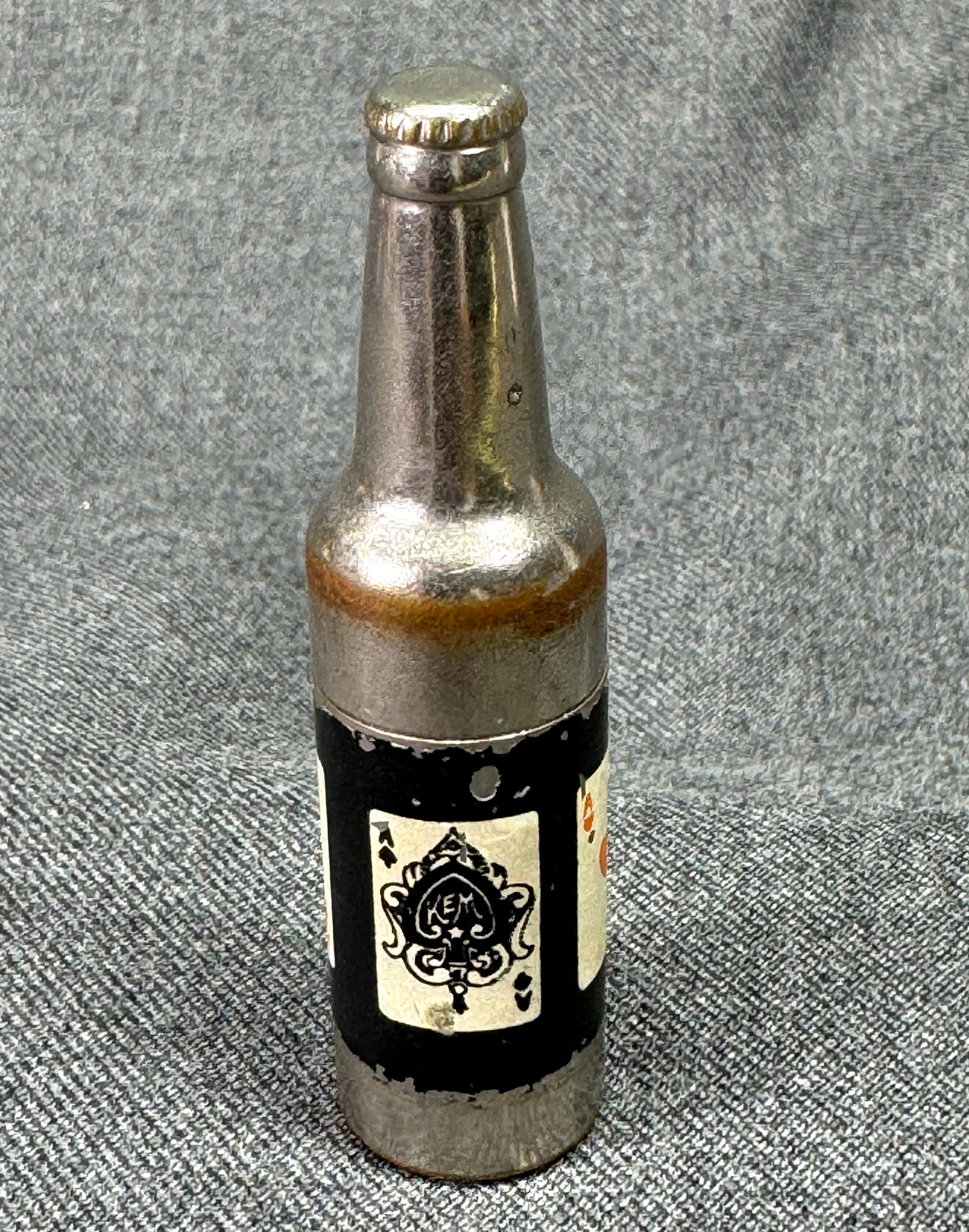 Vintage KEMCO 4 Aces Bottle shaped Lighter. *f: Vintage KEMCO 4 Aces Bottle shaped Lighter. Marked. For measures please refer to the pictures taken with a measuring tape. Weight: 24 Grams. IN HOUSE FLAT SHIPPING & HANDLING COST WITHIN ALL THE U.S. 