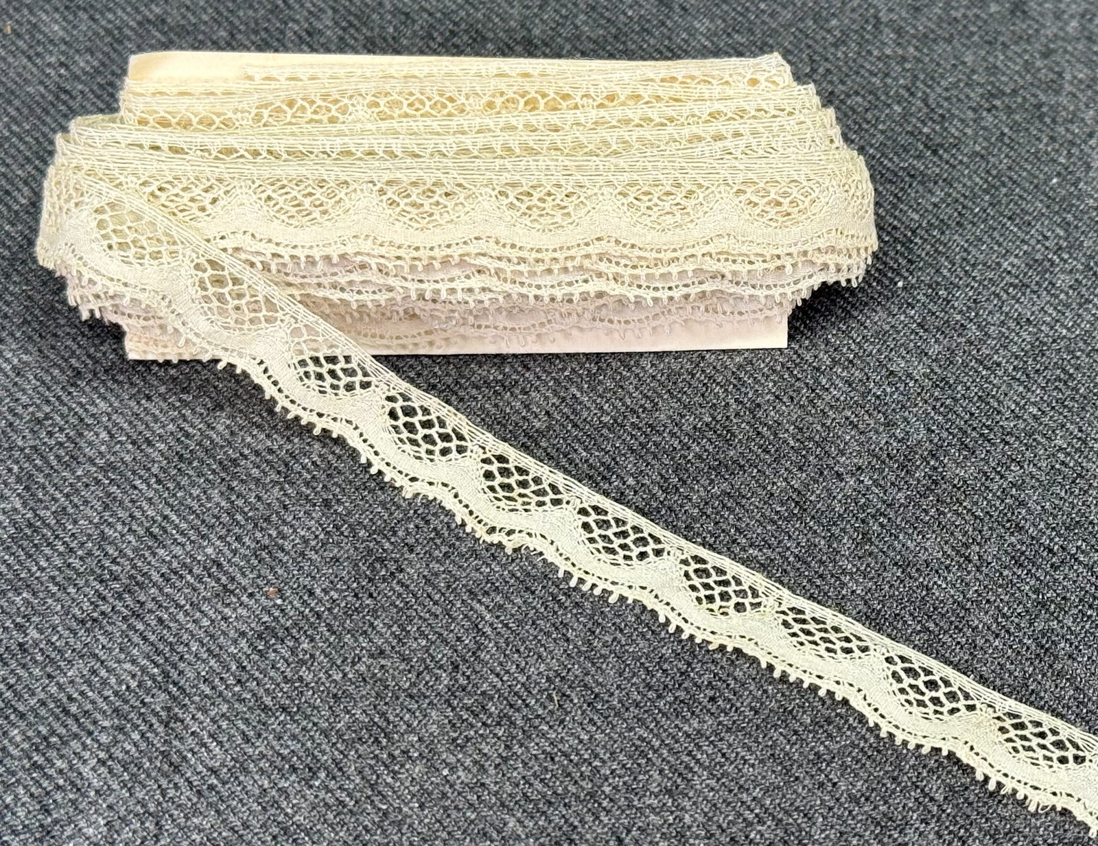 Vintage Cluny lace trim . Unused. 2 3/4 Yards #B: Vintage Cluny lace trim . Unused. 2 3/4 Yards # For measures please refer to the pictures taken with a measuring tape. Weight: 4 Grams. IN HOUSE FLAT SHIPPING & HANDLING COST WITHIN ALL THE U.S. : $7 