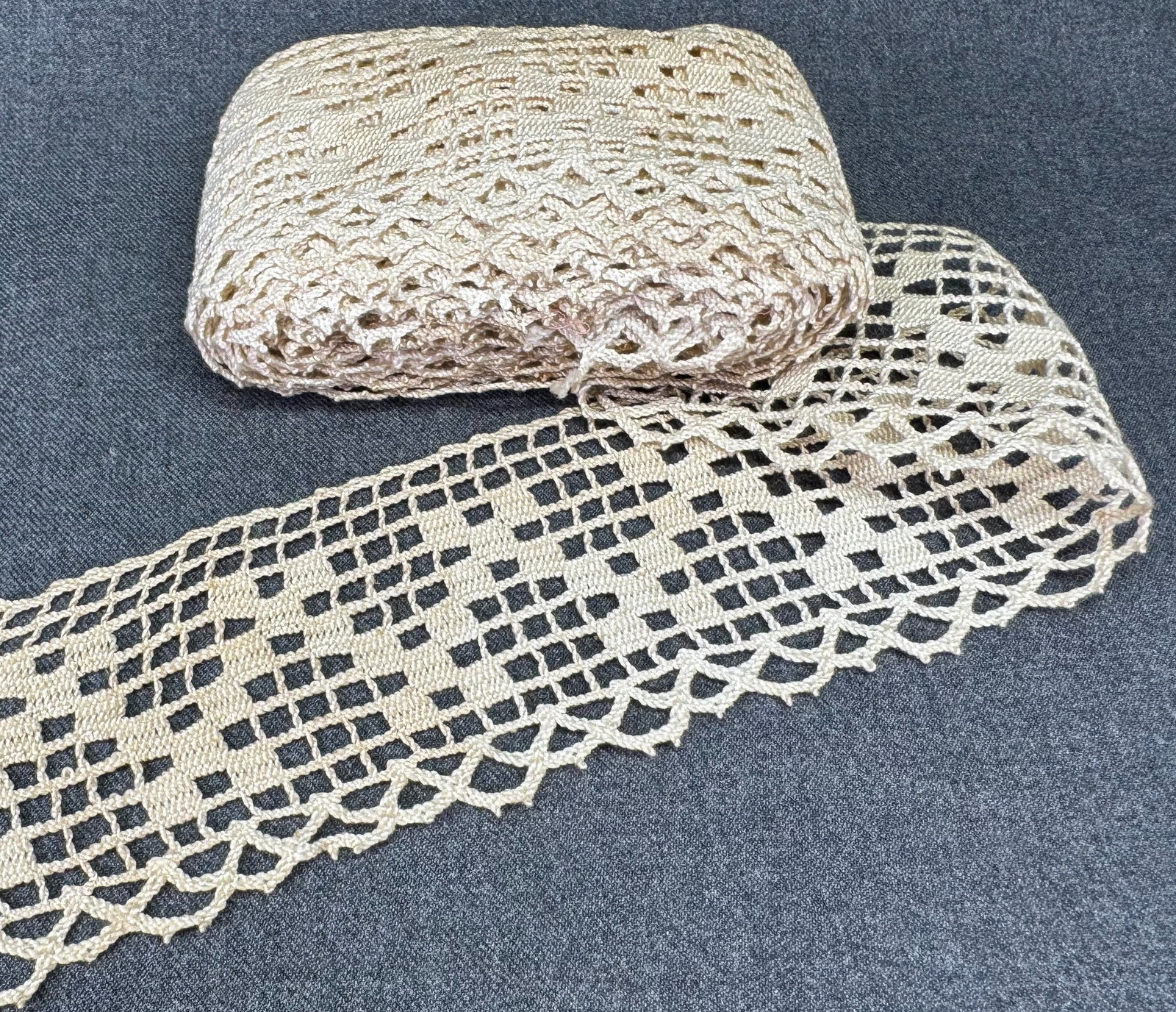 Vintage unused crochet lace trim. 3 1/2 yards *B: Vintage unused crochet lace trim. 3 1/2 yards long. For measures please refer to the pictures taken with a measuring tape. Weight: 50 Grams. IN HOUSE FLAT SHIPPING & HANDLING COST WITHIN ALL THE U.S. 