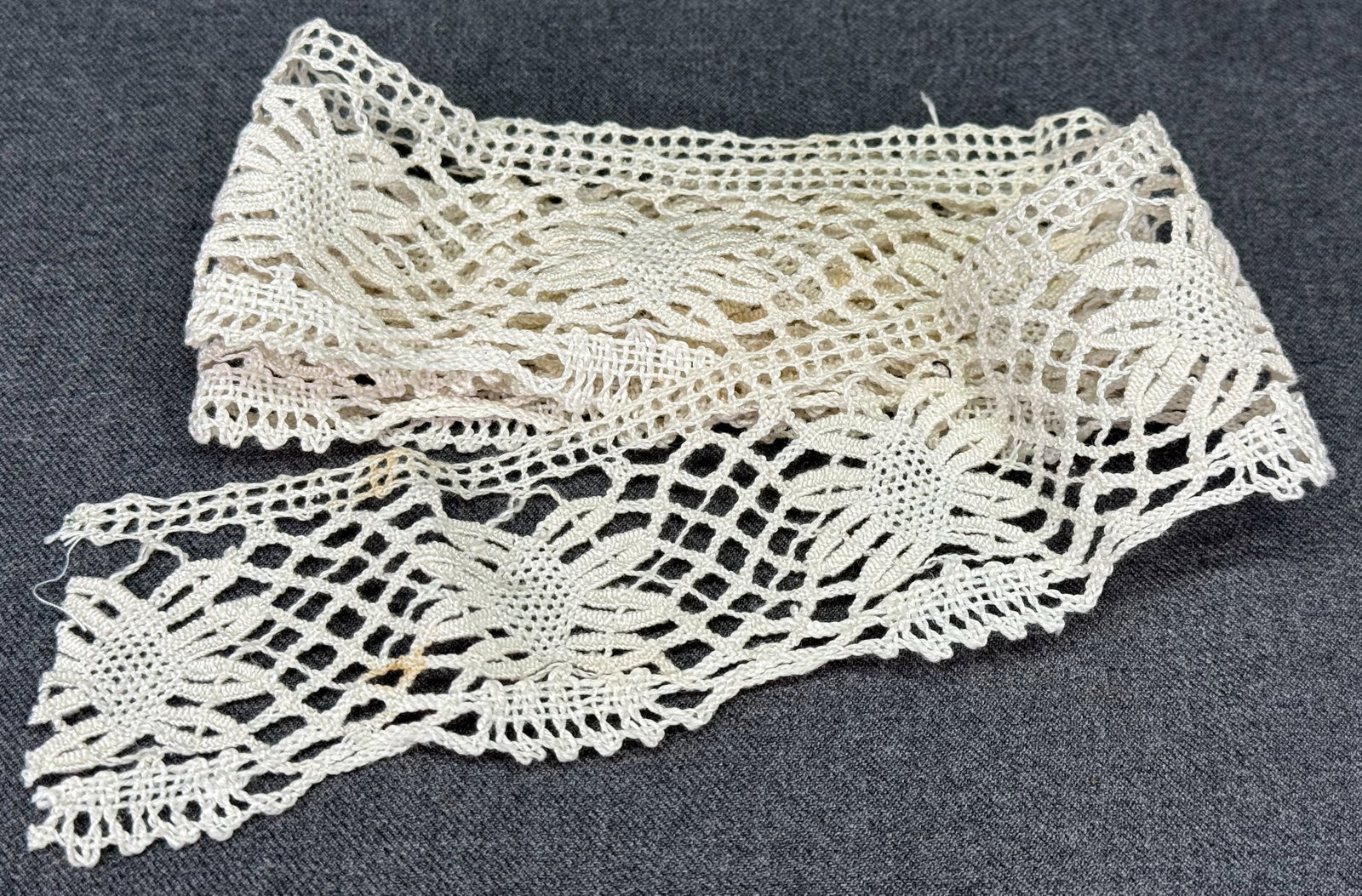 Vintage floral cluny lace trim. 25 inches *B (1 of 4)