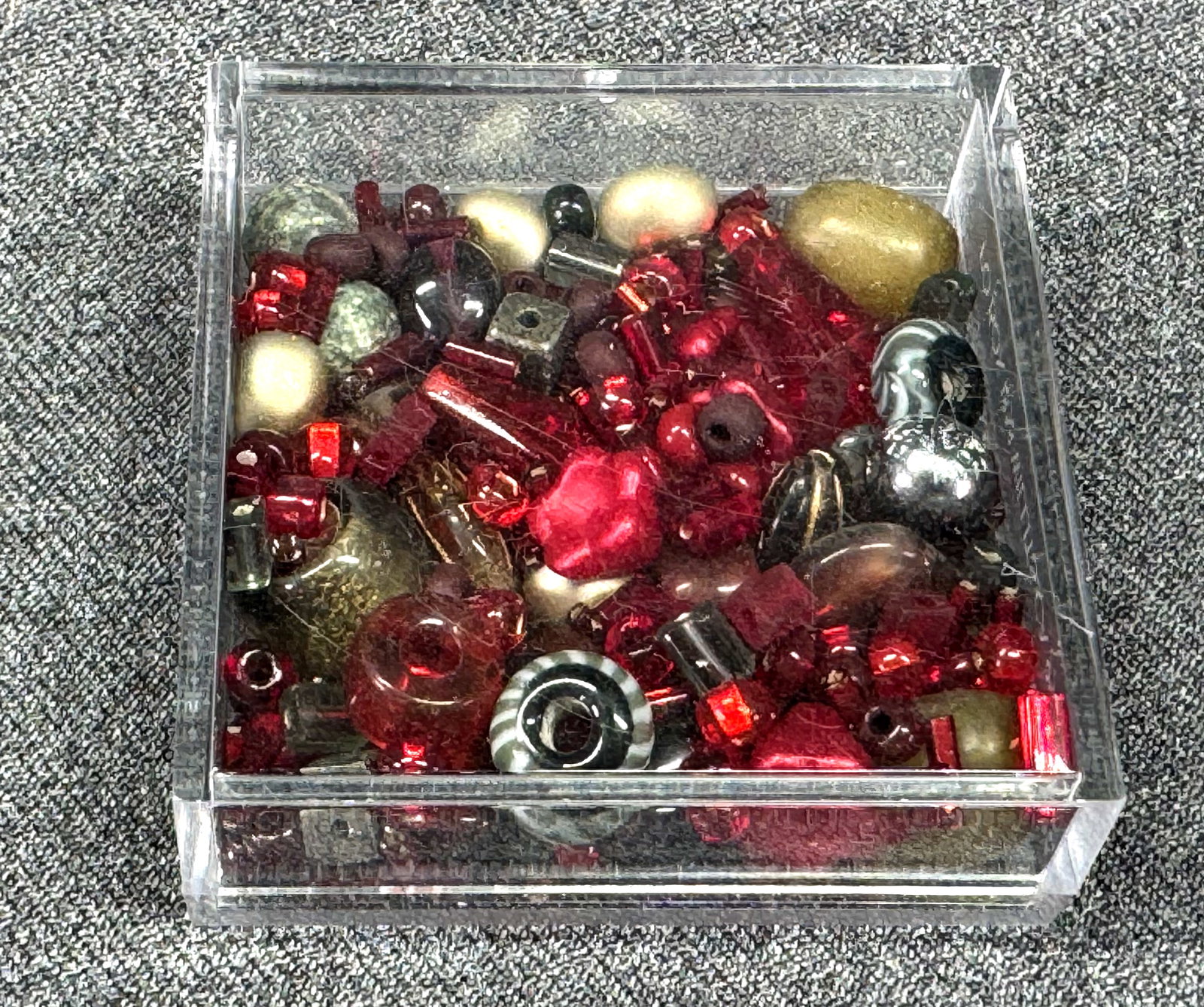 Vintage Laura Liska Inspirations "Dragon" Curated Bead Mix Box. Sealed. *L: Vintage Laura Liska Inspirations "Dragon" Curated Bead Mix Box. Sealed . For measures please refer to the pictures taken with a measuring tape. Weight: 7 Grams. IN HOUSE FLAT SHIPPING & HANDLING COST 