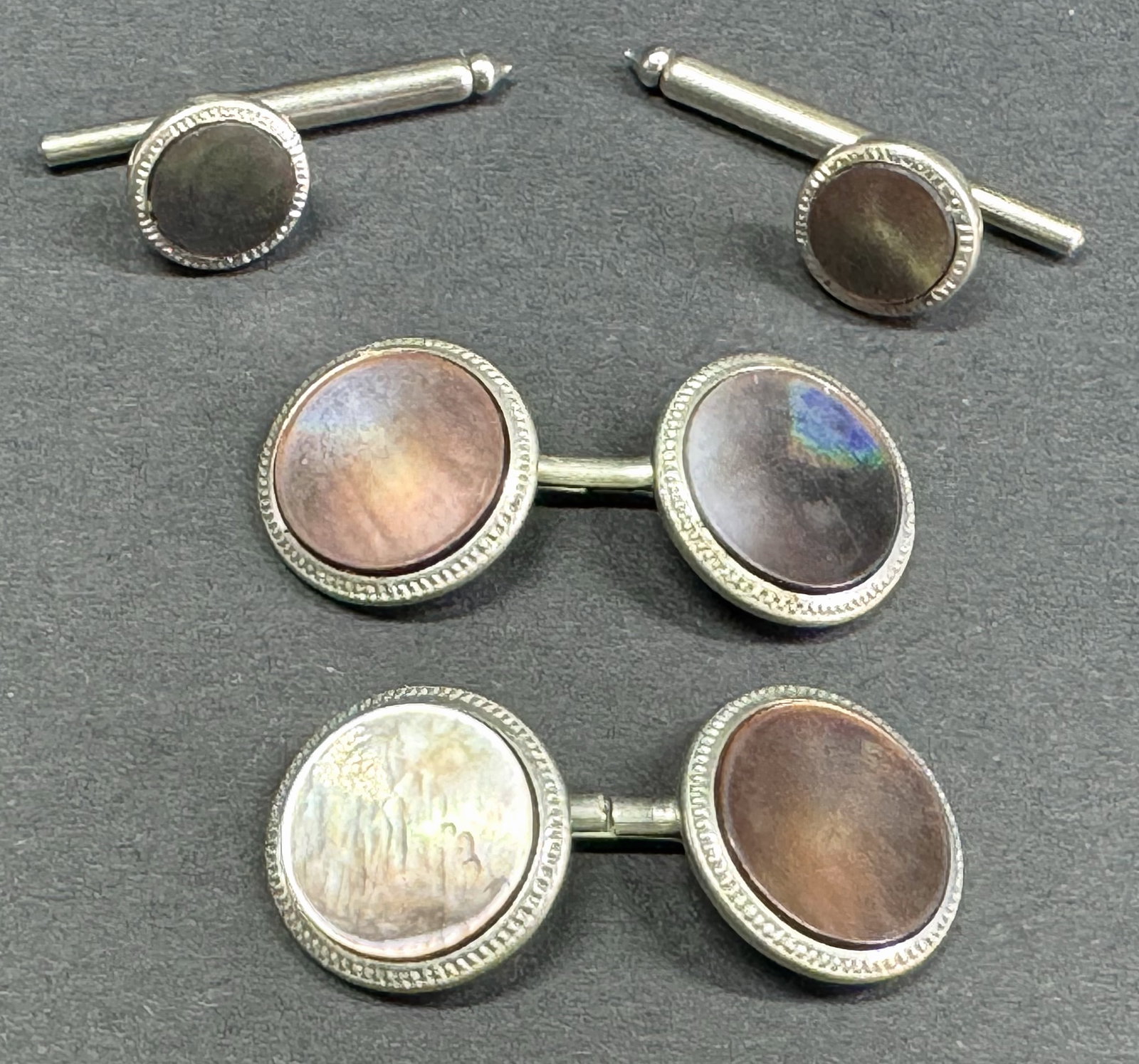 Vintage gray MOP silvertone metal cufflinks and two studs.: IN HOUSE FLAT SHIPPING & HANDLING COST WITHIN ALL THE U.S. : 7 To bypass LiveShipping, and use our In-House shipping service for 7 or shipping combined for multiple lots, please select “Arrange 