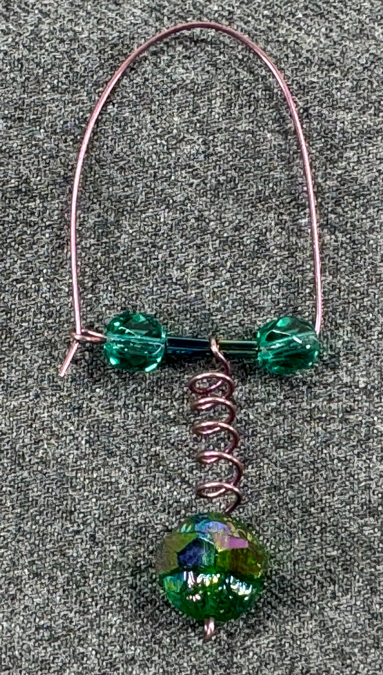 Vintage artsy greenish glass beads niobium single earring: IN HOUSE FLAT SHIPPING & HANDLING COST WITHIN ALL THE U.S. : 7 To bypass LiveShipping, and use our In-House shipping service for 7 or shipping combined for multiple lots, please select “Arrange 