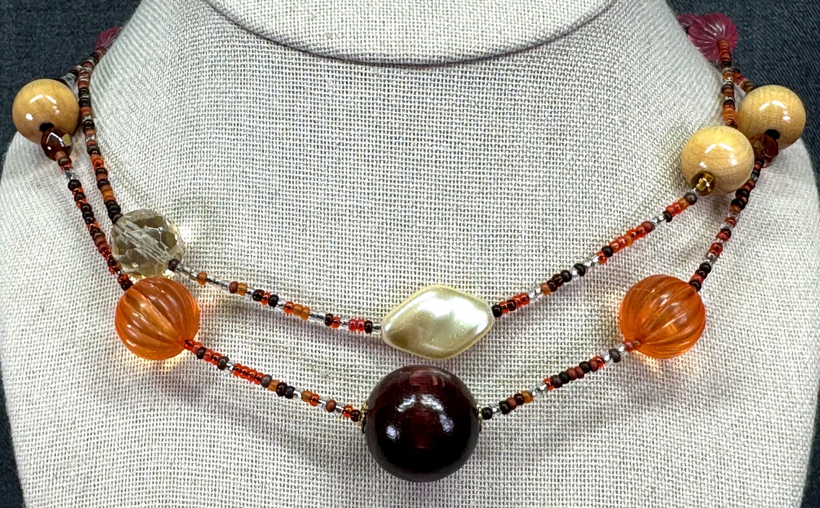 Vintage flapper style assorted glass, wood plastic, pearly beads necklace. *d: Vintage flapper style assorted glass, wood plastic, pearly beads necklace. Unmarked. For measures please refer to the pictures taken with a measuring tape. Weight: 37 Grams. IN HOUSE FLAT SHIPPING & H
