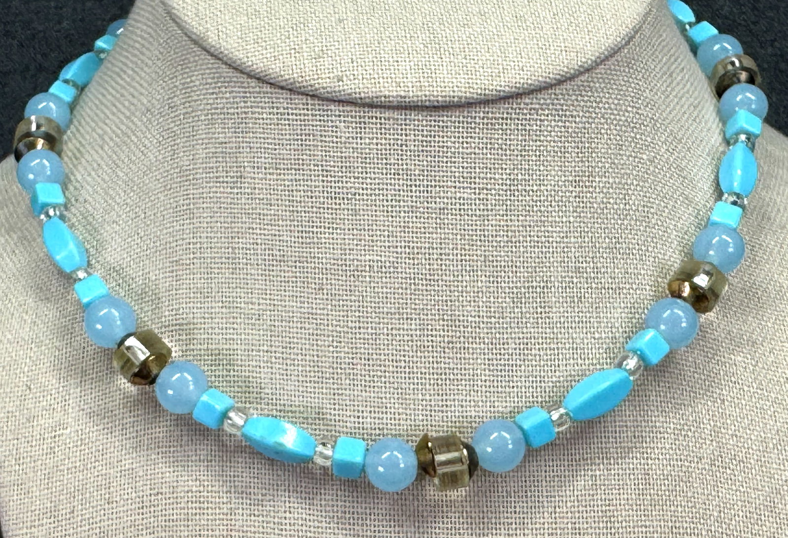 Vintage Sky blue & clear plastic collar necklace. #B: Vintage Sky blue & clear plastic collar necklace. Unmarked. # For measures please refer to the pictures taken with a measuring tape. Weight: 11 Grams. IN HOUSE FLAT SHIPPING & HANDLING COST WITHIN ALL