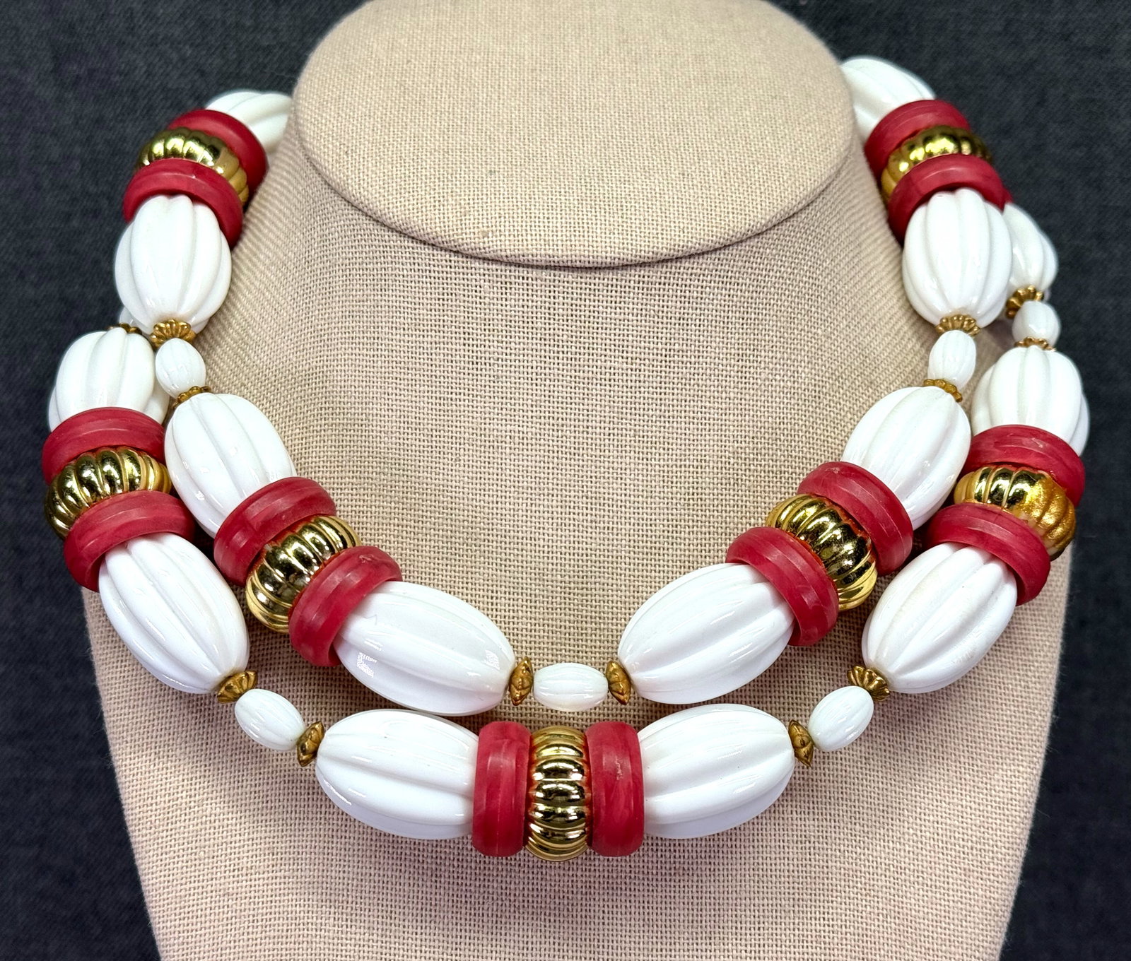 Vintage white, raspberry and golden plastic beaded necklace: IN HOUSE FLAT SHIPPING & HANDLING COST WITHIN ALL THE U.S. : $7 To bypass LiveShipping, and use our In-House shipping service for $7 or shipping combined for multiple lots, please select “Arrang