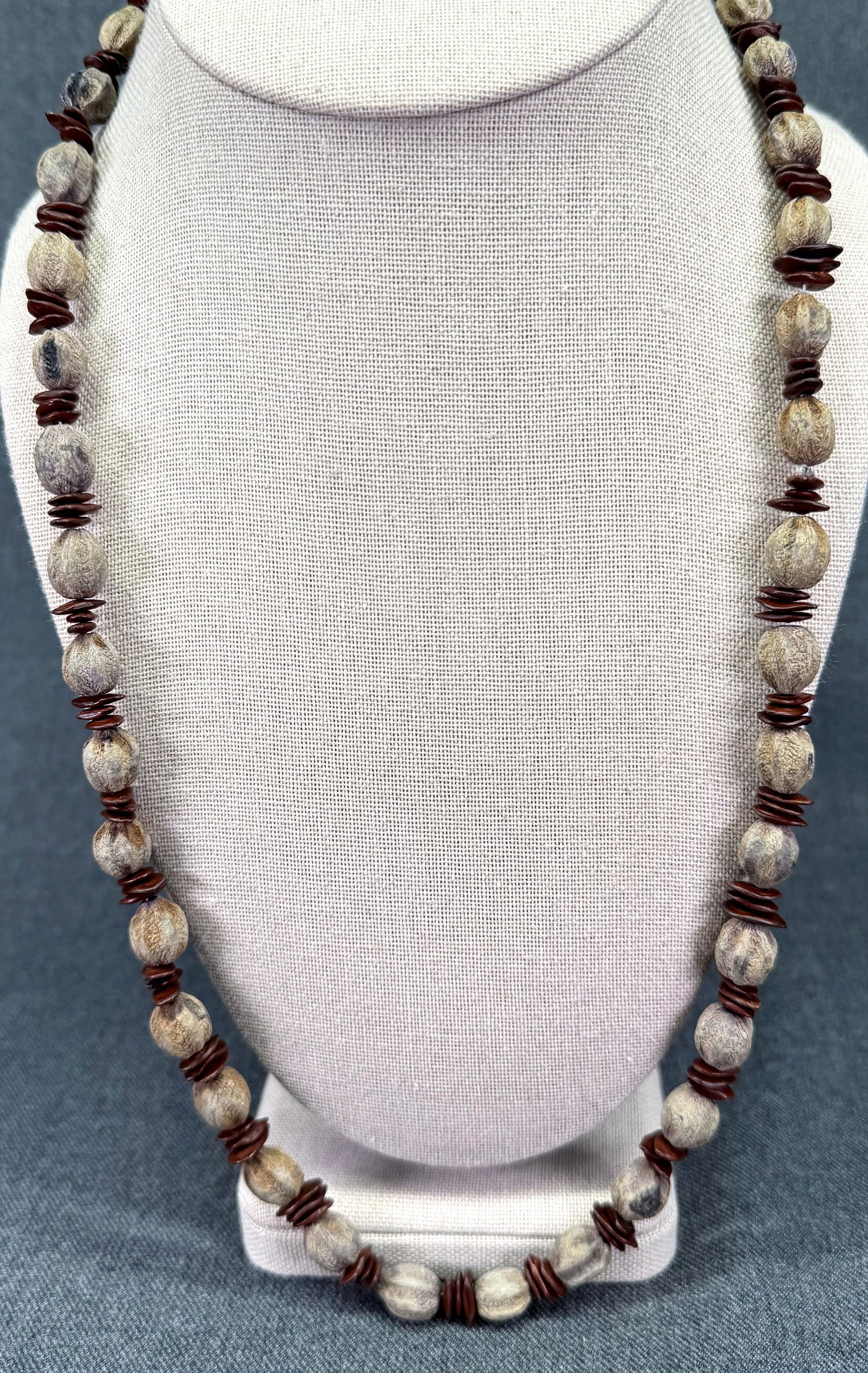 Vintage Ethnic Seed Beaded Necklace. *L: Vintage Ethnic Seed Beaded Necklace. Unmarked. For measures please refer to the pictures taken with a measuring tape. Weight: 24 Grams. IN HOUSE FLAT SHIPPING & HANDLING COST WITHIN ALL THE U.S. : $7 