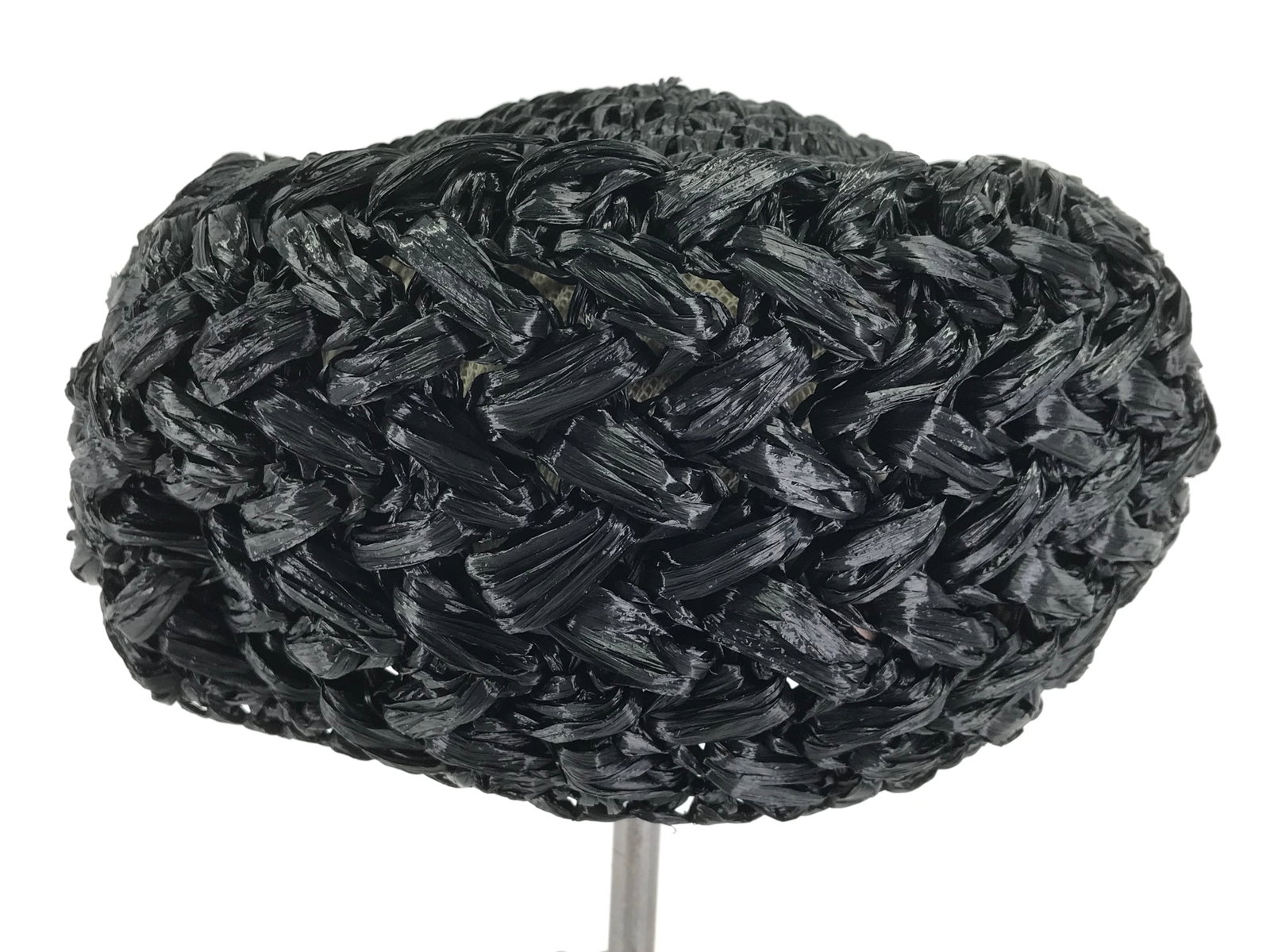 Vintage Woven Black Raffia Hat. No labels . It measures around 22 inches of interior circumference.: IN HOUSE FLAT SHIPPING & HANDLING COST WITHIN ALL THE U.S. : 10 To bypass LiveShipping, and use our In-House shipping service for 10 or shipping combined for multiple lots, please select “Arrang