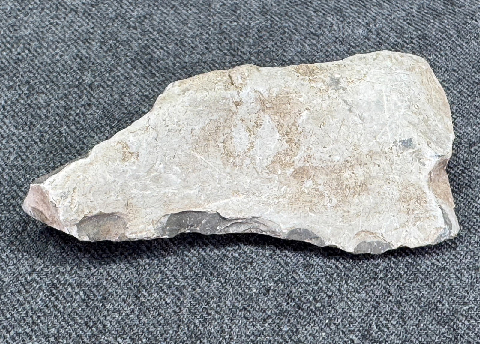 South American Rio Negro Province Southern Argentina Stone Scraper. Circa 1000 CE.: IN HOUSE FLAT SHIPPING & HANDLING COST WITHIN ALL THE U.S. : 7 To bypass LiveShipping, and use our In-House shipping service for 7 or shipping combined for multiple lots, please select “Arrange 