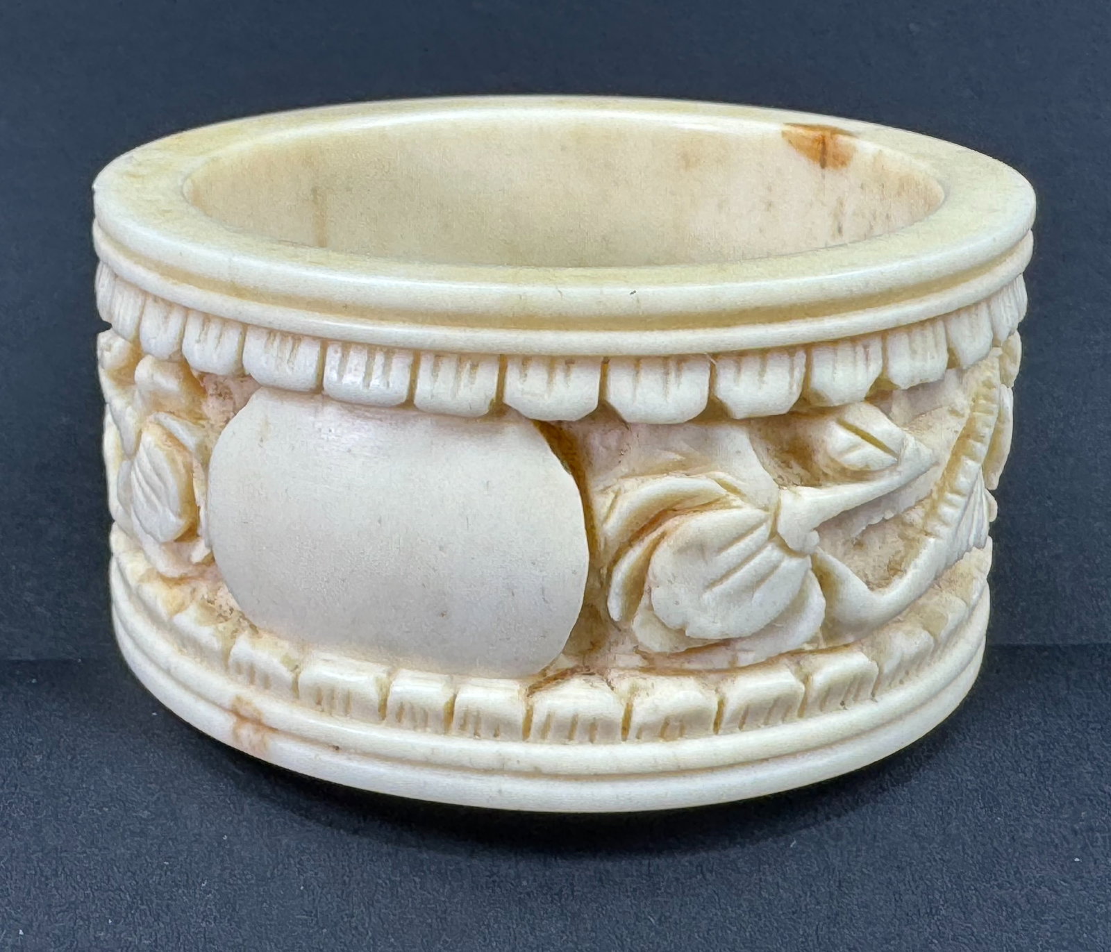 Vintage Chinese blank monogram space flower & leaves carved bone napkin ring.: IN HOUSE FLAT SHIPPING & HANDLING COST WITHIN ALL THE U.S. : 7 To bypass LiveShipping, and use our In-House shipping service for 7 or shipping combined for multiple lots, please select “Arrange 