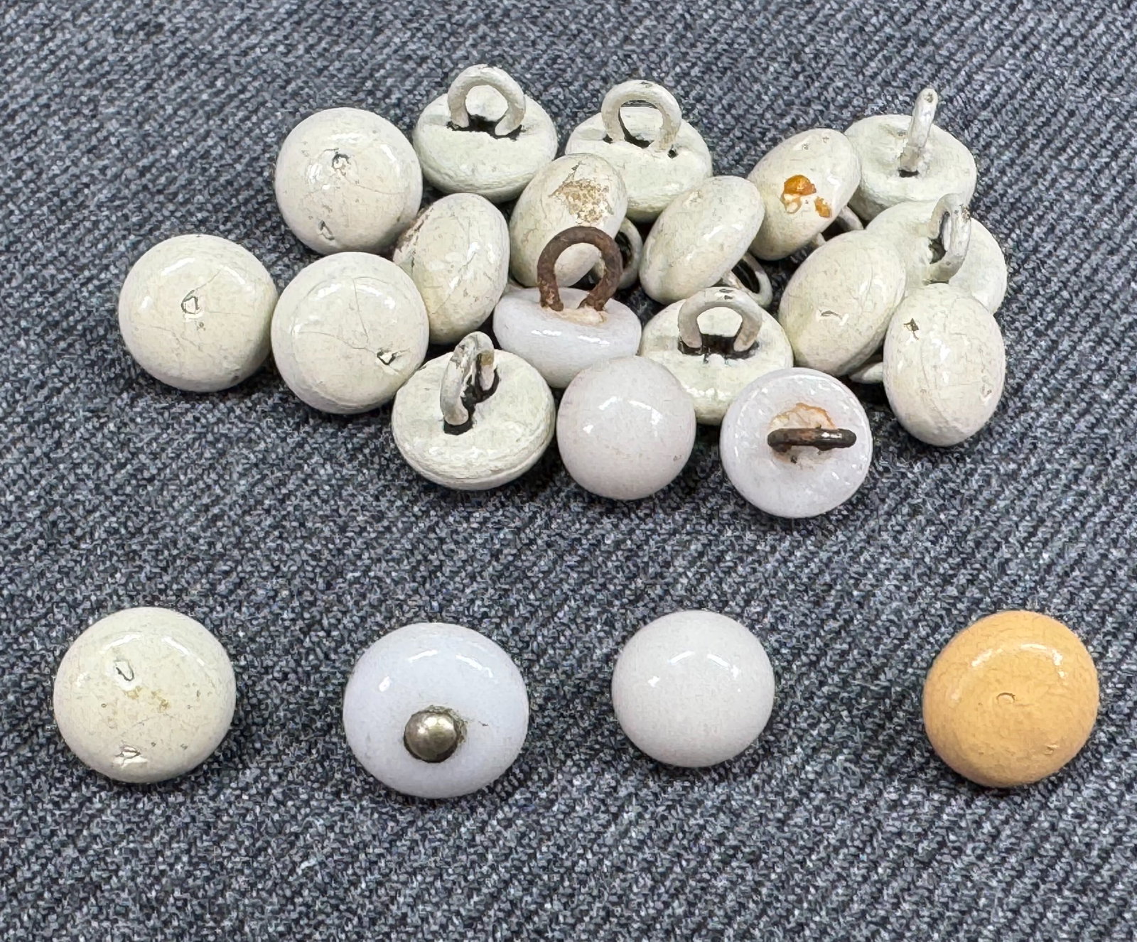 Vintage assorted materials whitish and creamy shoe buttons. Lot of 22: IN HOUSE FLAT SHIPPING & HANDLING COST WITHIN ALL THE U.S. : 7 To bypass LiveShipping, and use our In-House shipping service for 7 or shipping combined for multiple lots, please select “Arrange 